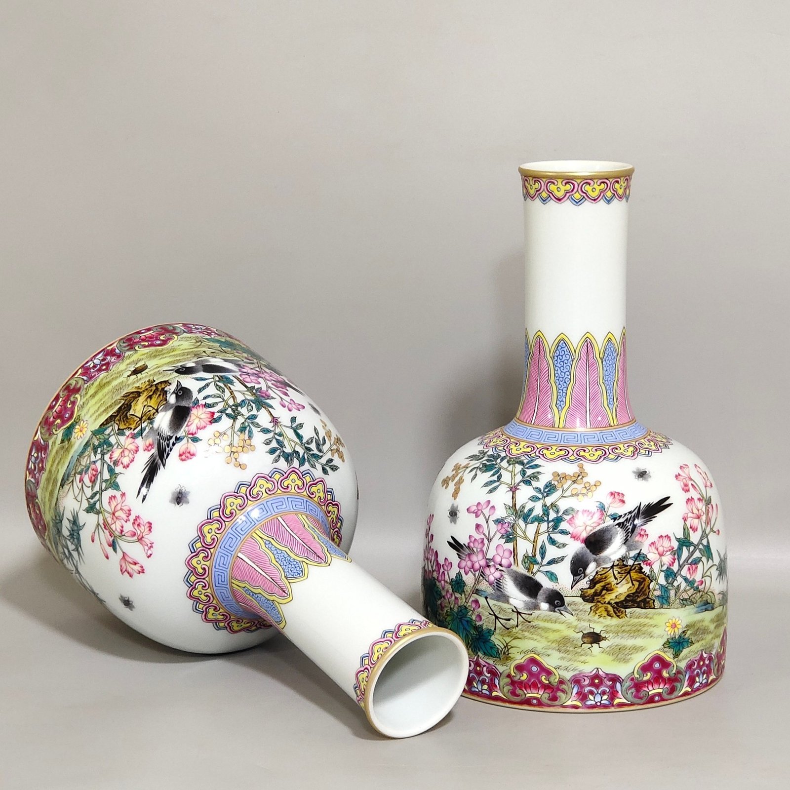 Qing Dynasty Yongzheng poems about flowers and birds bell statue