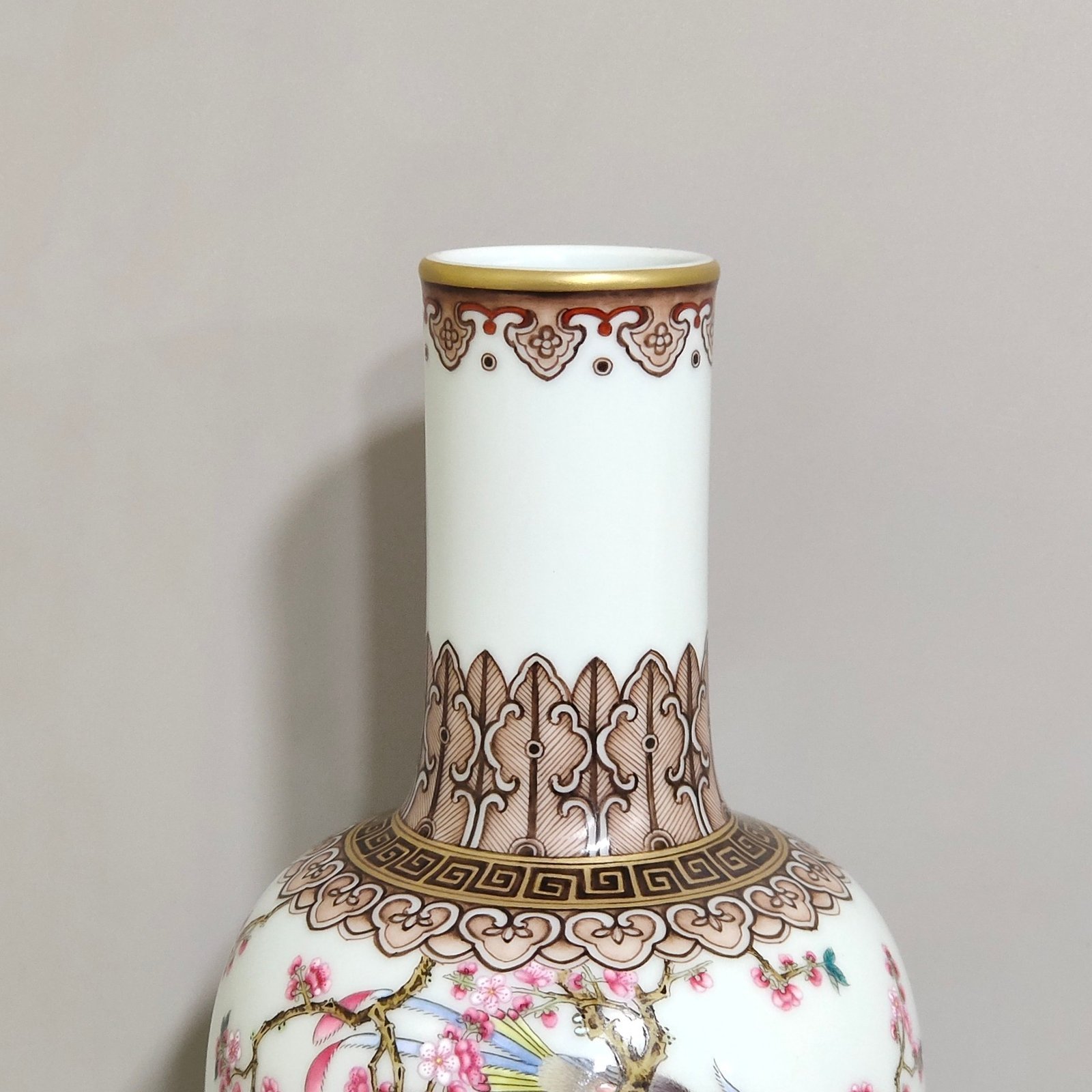 Qing Dynasty Yongzheng poems on flowers and birds olive vase