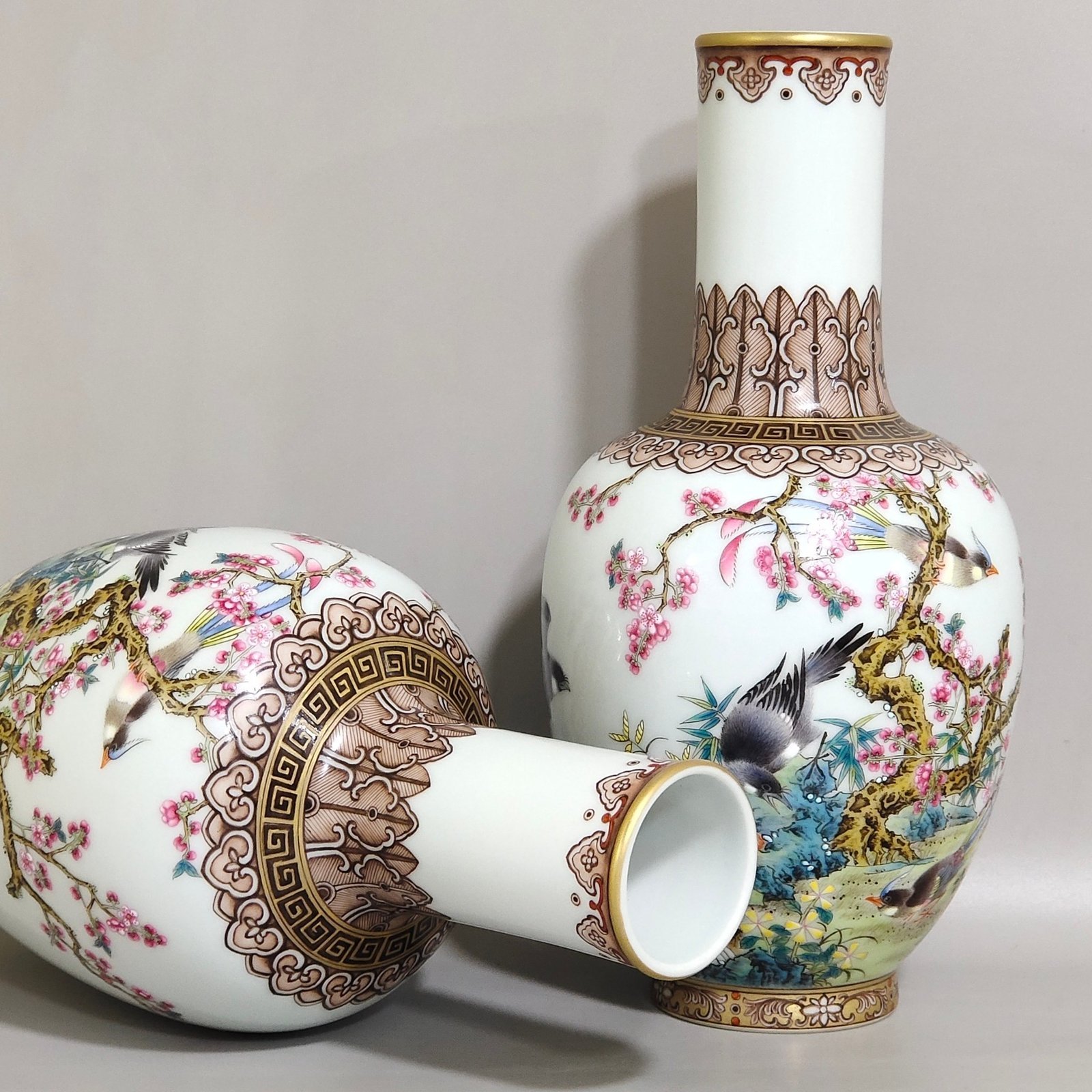 Qing Dynasty Yongzheng poems on flowers and birds olive vase