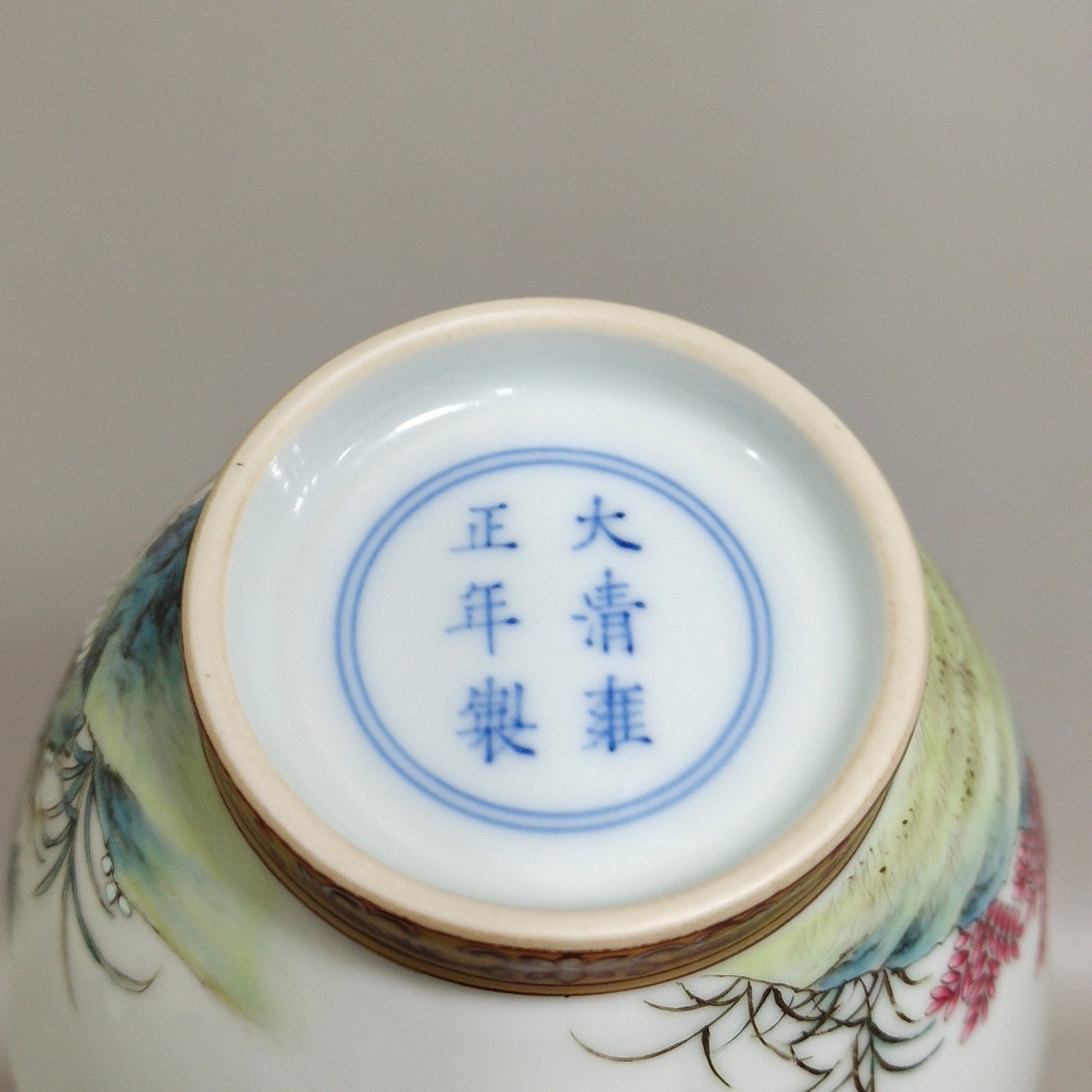 Qing Dynasty Yongzheng poems on flowers and birds olive vase