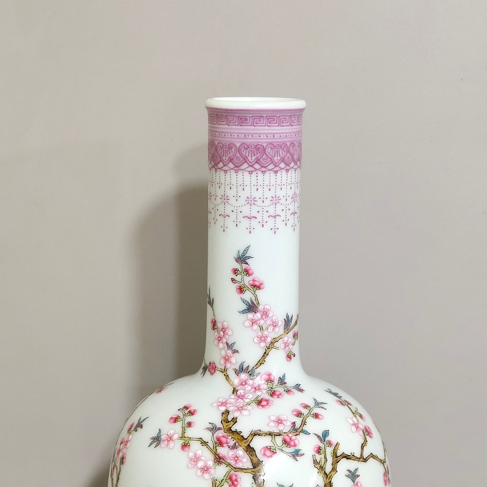 Qing Dynasty Yongzheng flower and bird poem olive vase