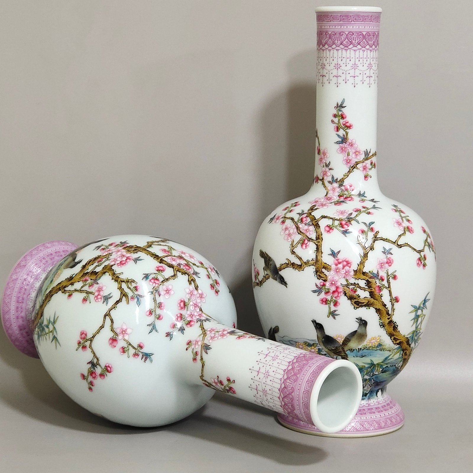 Qing Dynasty Yongzheng flower and bird poem olive vase