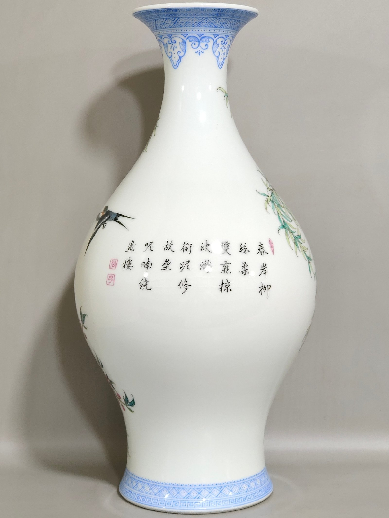 Qing Dynasty Yongzheng poems on flowers and birds green-edged olive vase