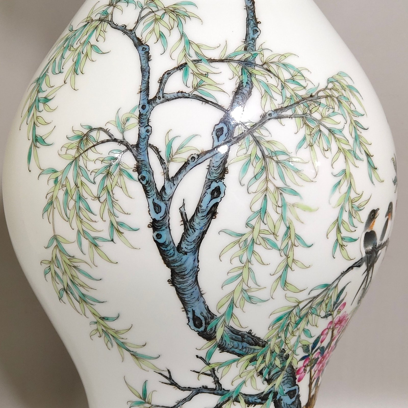 Qing Dynasty Yongzheng poems on flowers and birds green-edged olive vase