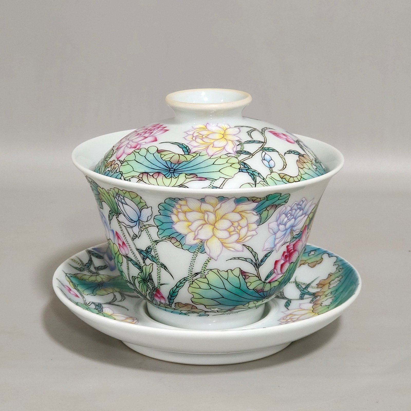 Qing Dynasty Yongzheng Lotus Sancai Bowl