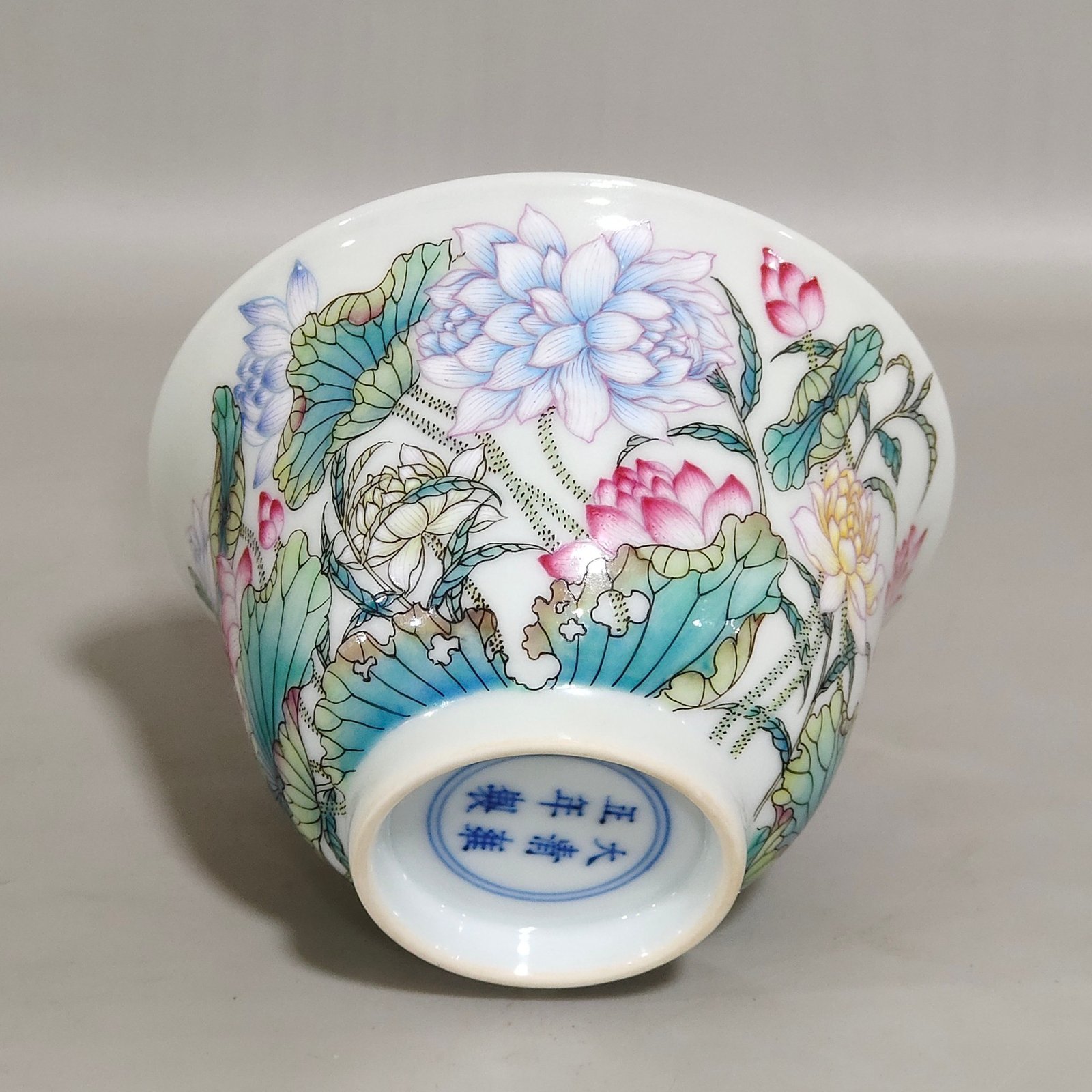 Qing Dynasty Yongzheng Lotus Sancai Bowl