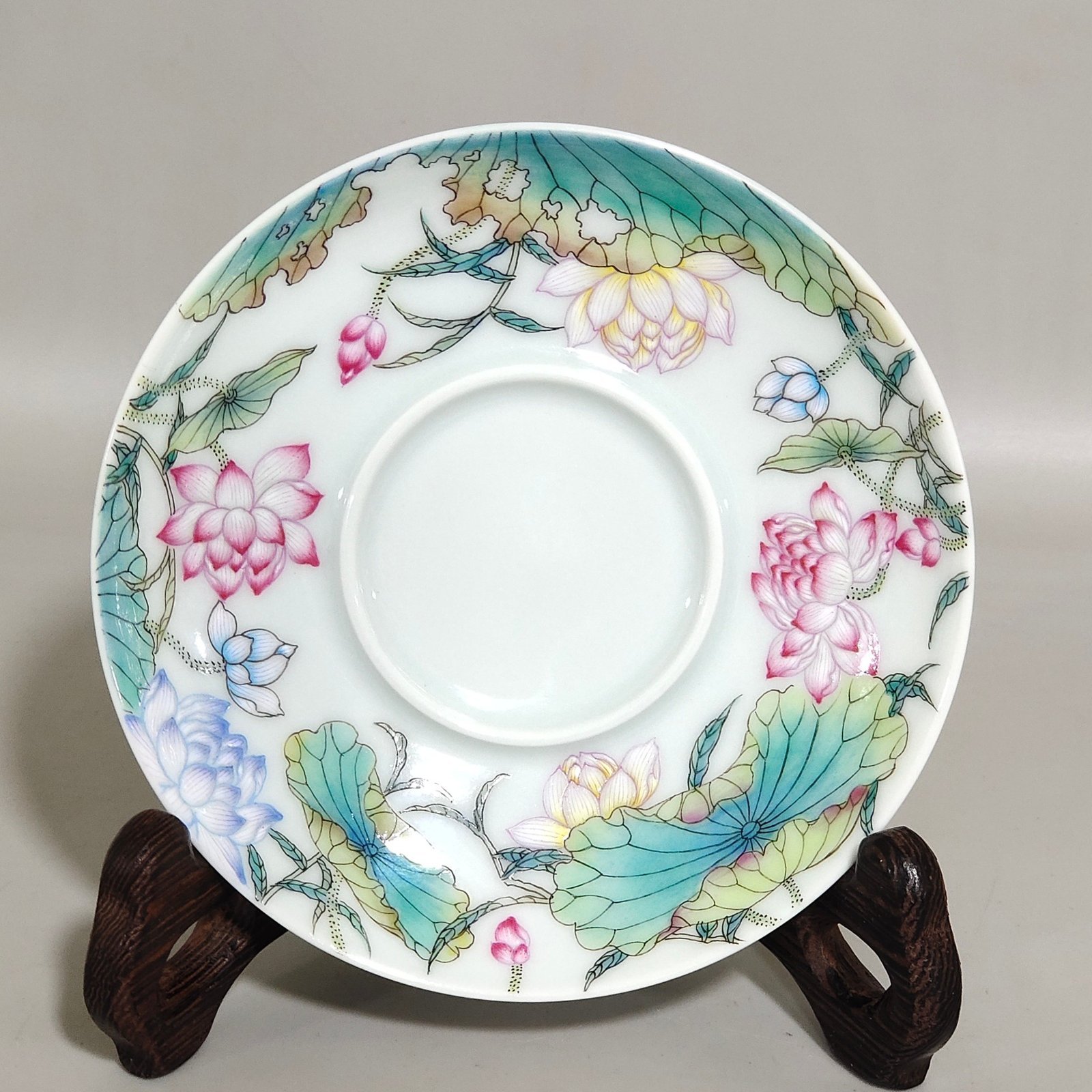 Qing Dynasty Yongzheng Lotus Sancai Bowl