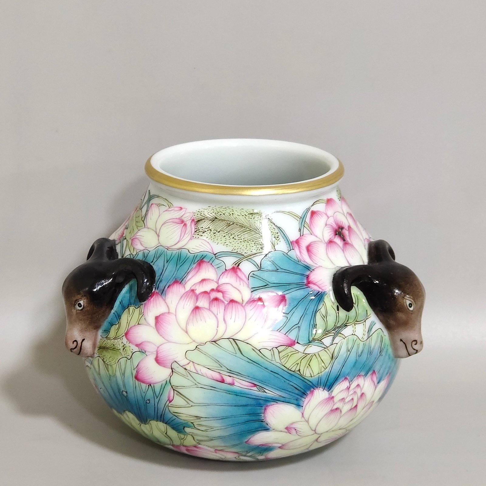 Qing Dynasty Yongzheng Lotus Sanyang Kaitai Water Bowl