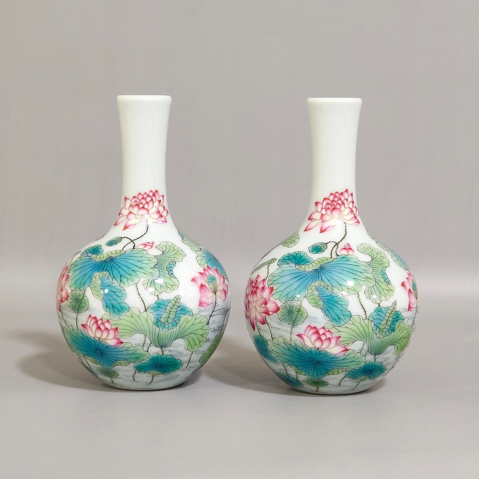 Qing Dynasty Yongzheng Small lotus celestial vase