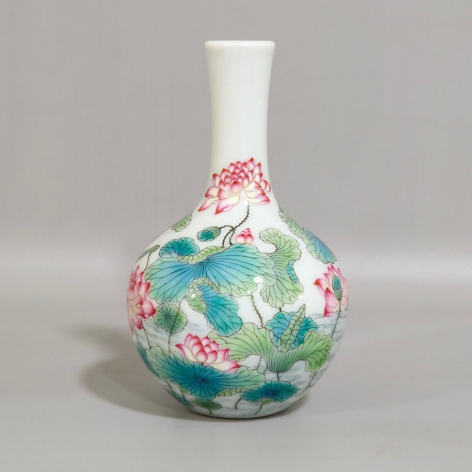 Qing Dynasty Yongzheng Small lotus celestial vase
