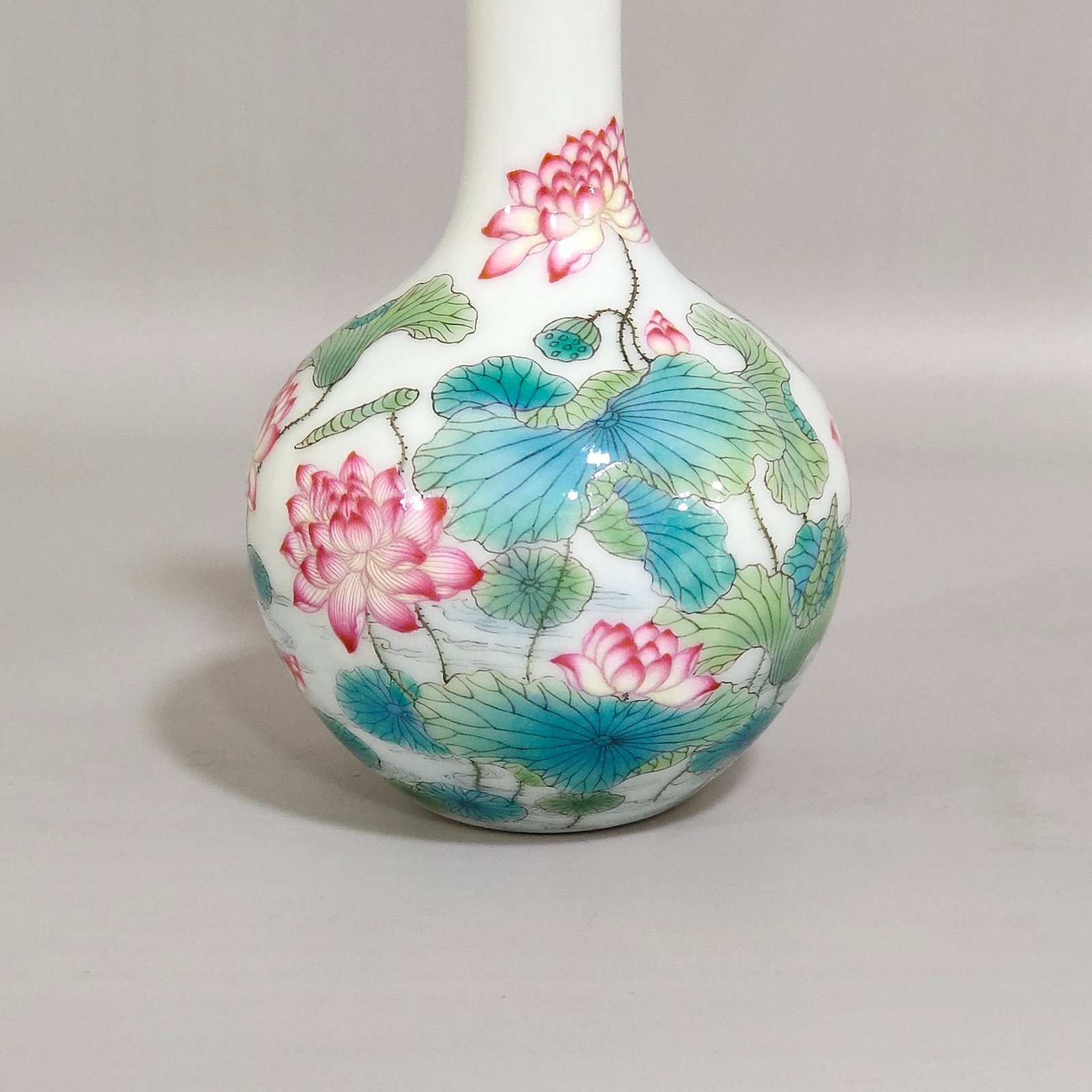 Qing Dynasty Yongzheng Small lotus celestial vase