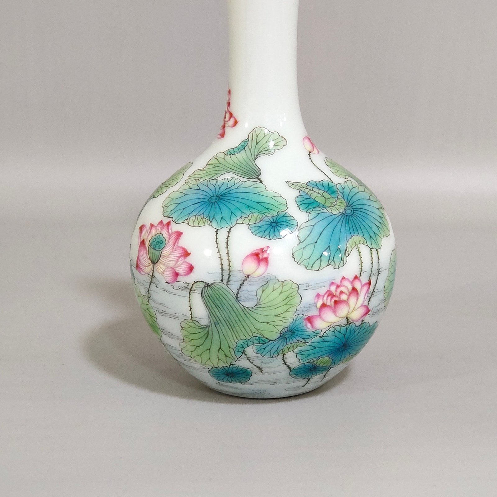 Qing Dynasty Yongzheng Small lotus celestial vase