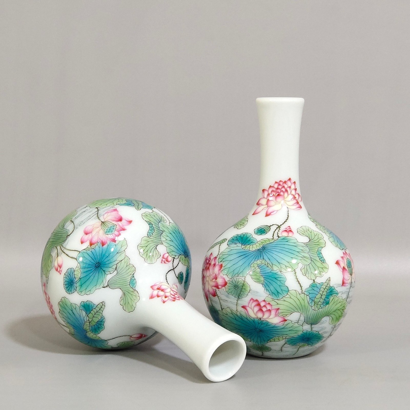 Qing Dynasty Yongzheng Small lotus celestial vase