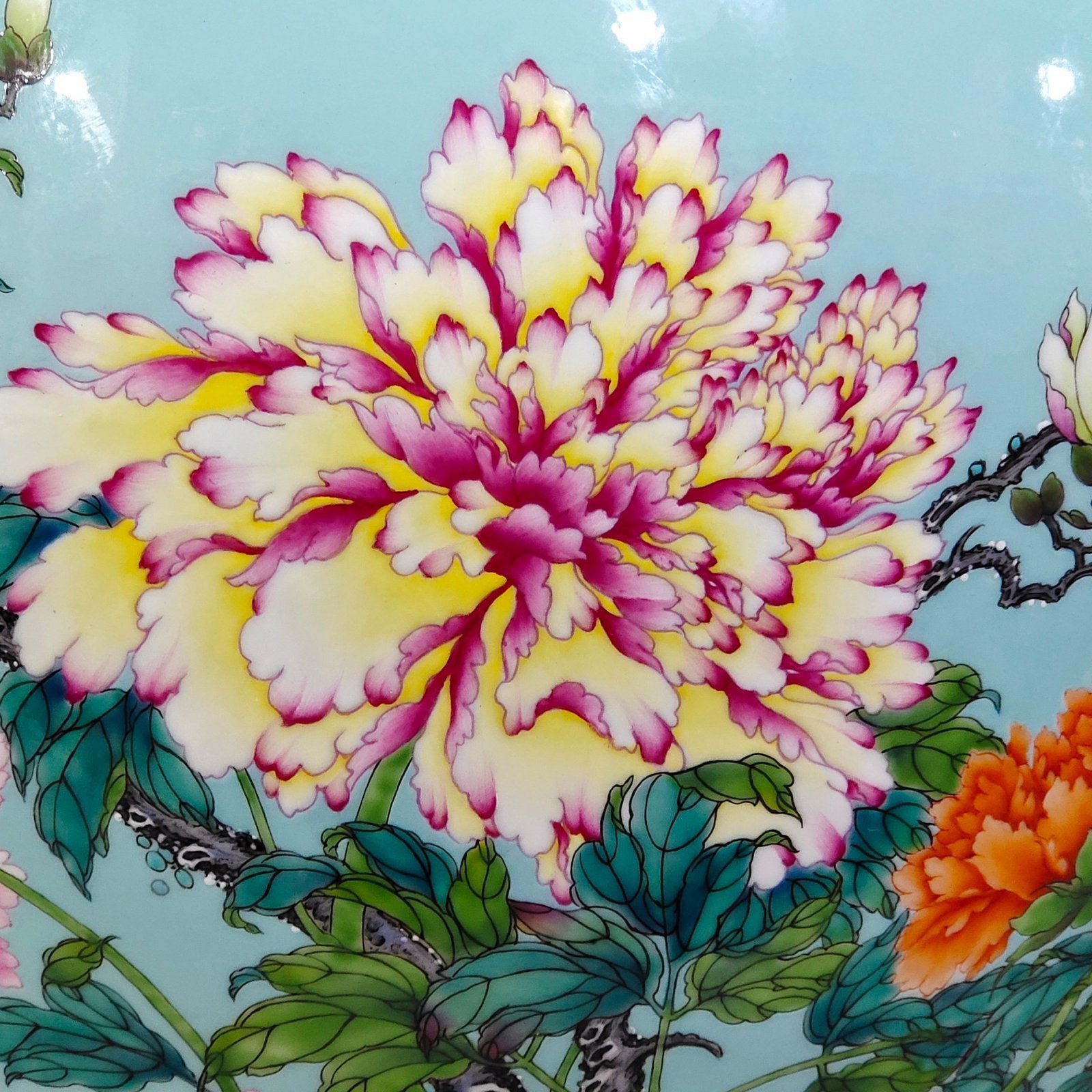 Qing Dynasty Yongzheng blue-glazed peony and apple vat
