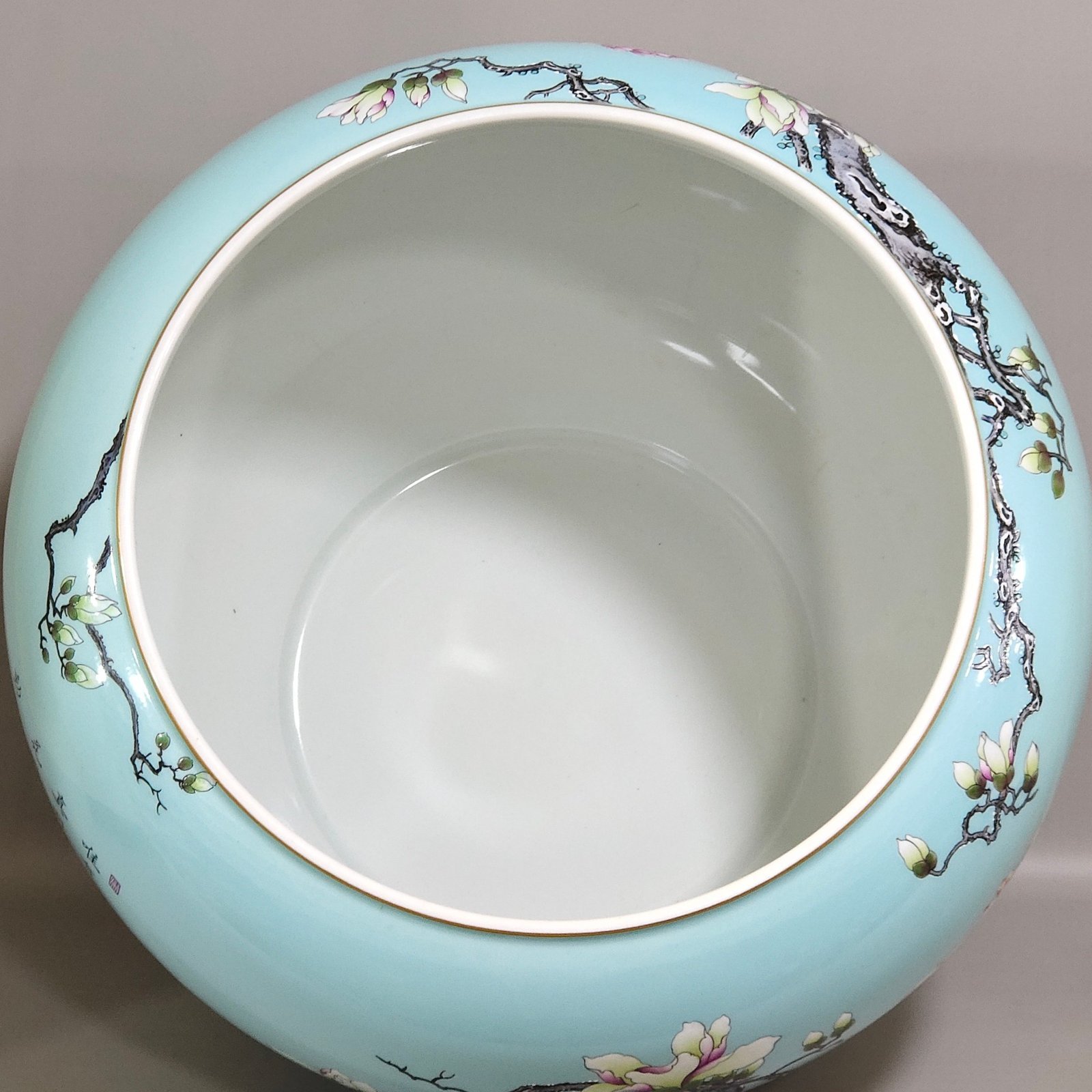 Qing Dynasty Yongzheng blue-glazed peony and apple vat