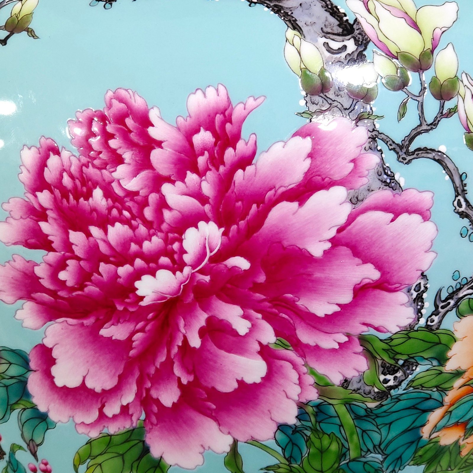 Qing Dynasty Yongzheng blue-glazed peony and apple vat