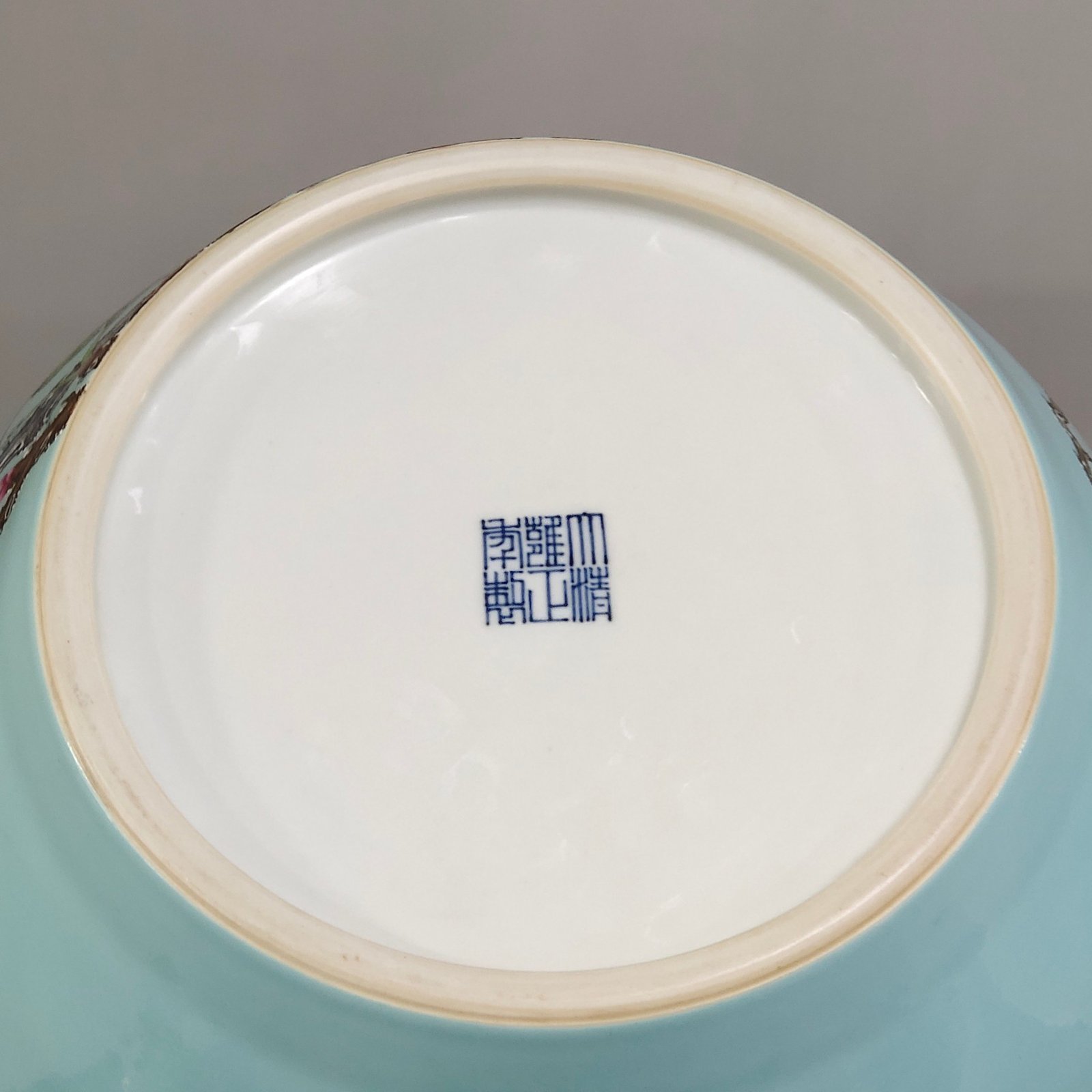 Qing Dynasty Yongzheng blue-glazed peony and apple vat