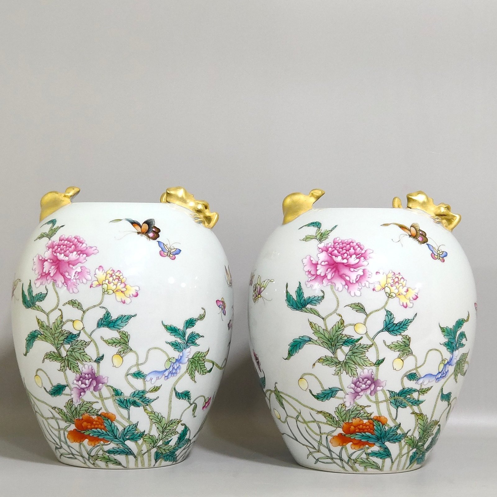 Qing Dynasty Yongzheng Poppy Panlong Jar
