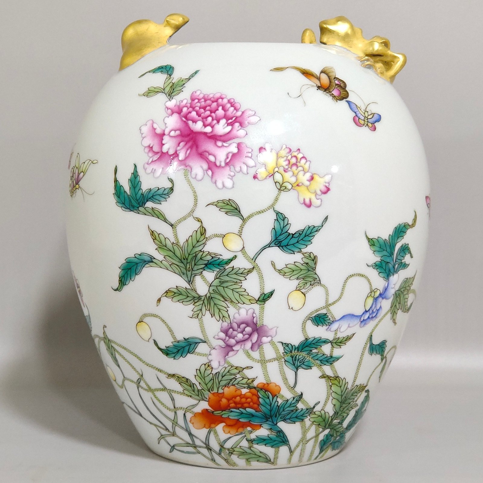 Qing Dynasty Yongzheng Poppy Panlong Jar