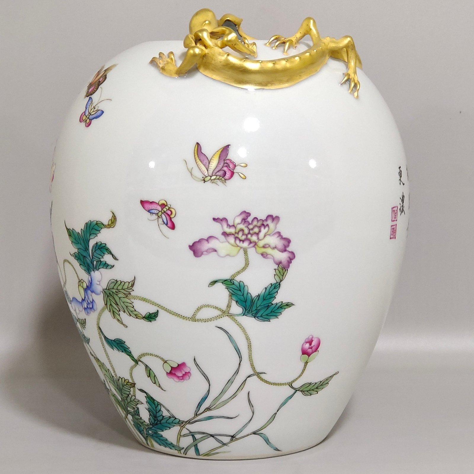 Qing Dynasty Yongzheng Poppy Panlong Jar