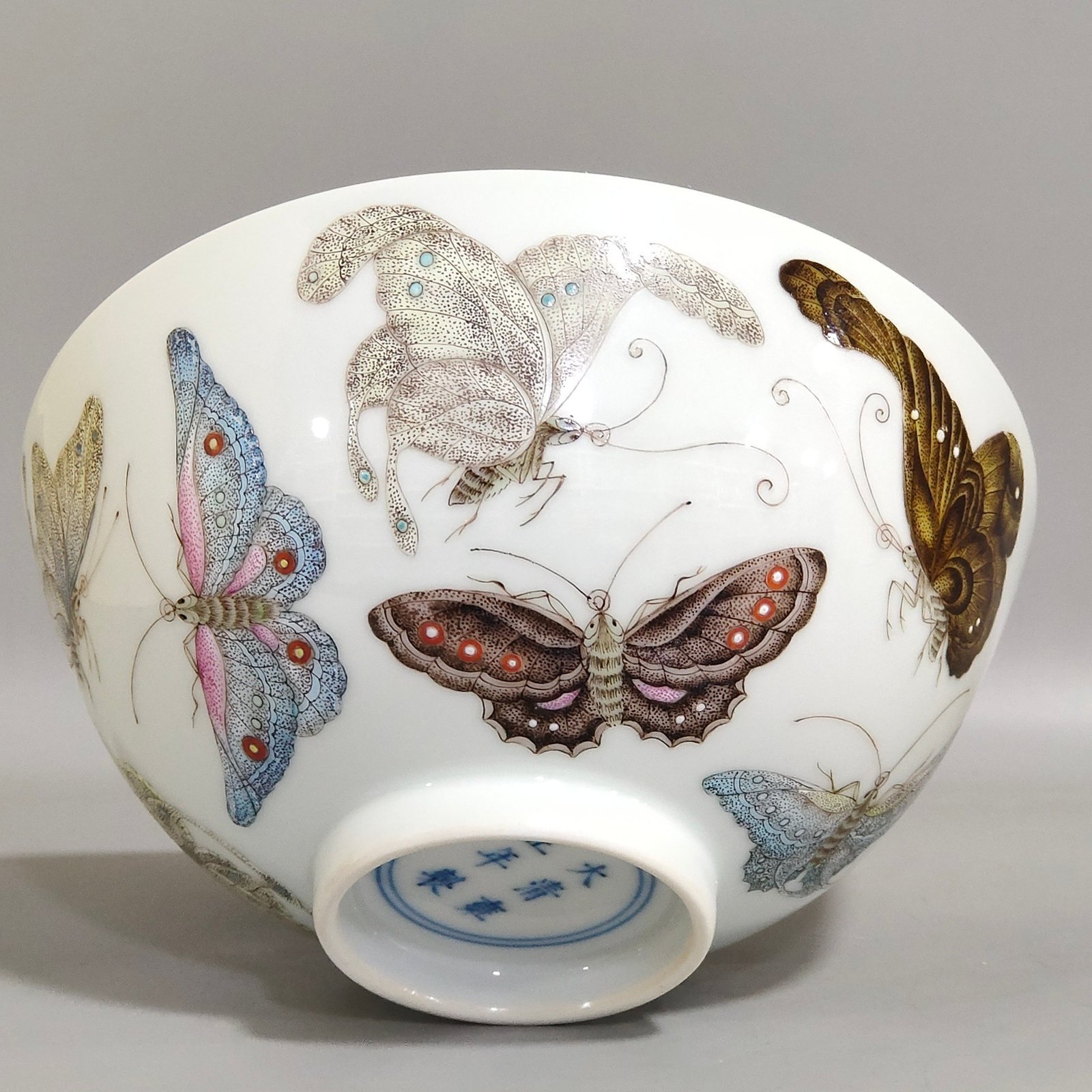 Qing Dynasty Yongzheng butterfly bowl