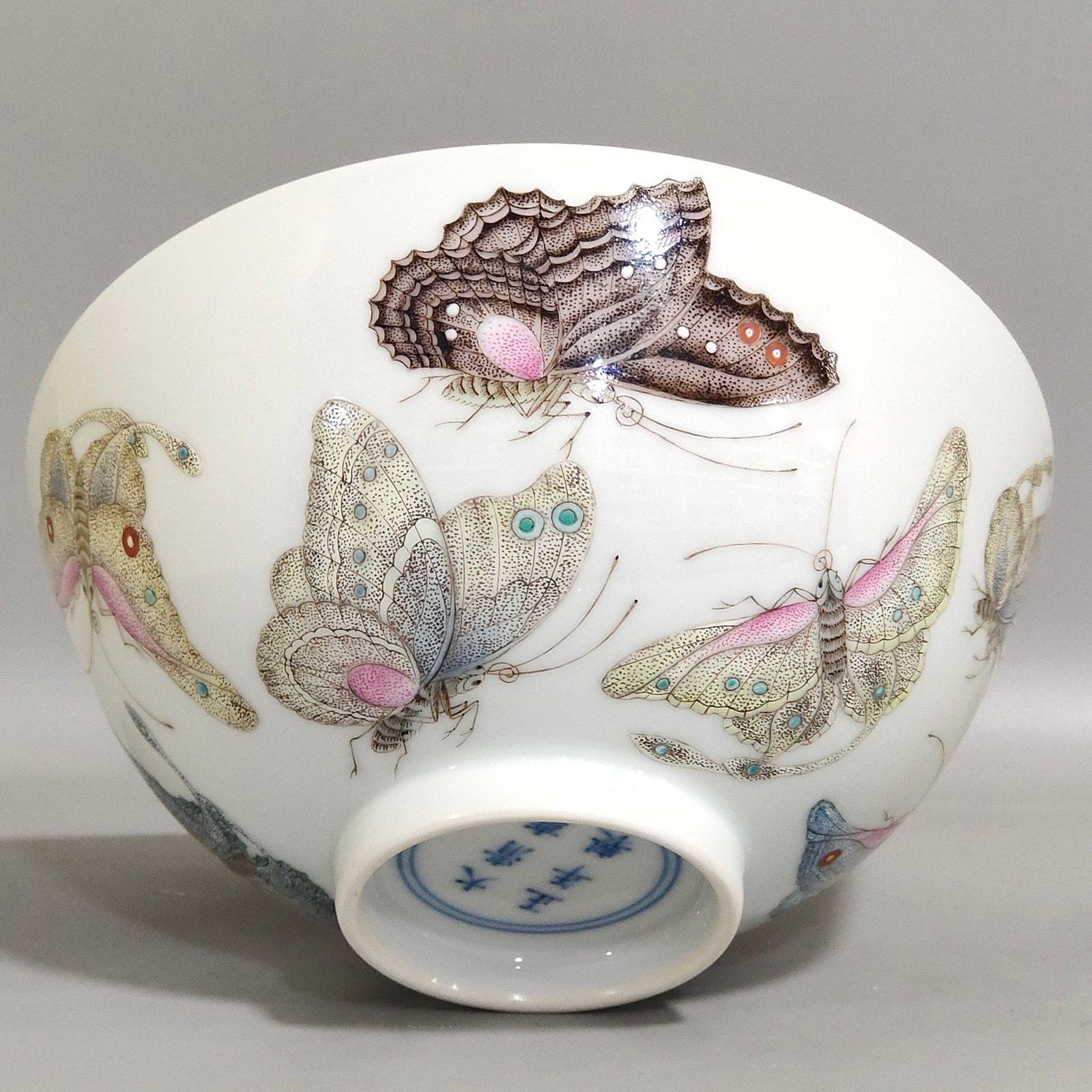 Qing Dynasty Yongzheng butterfly bowl