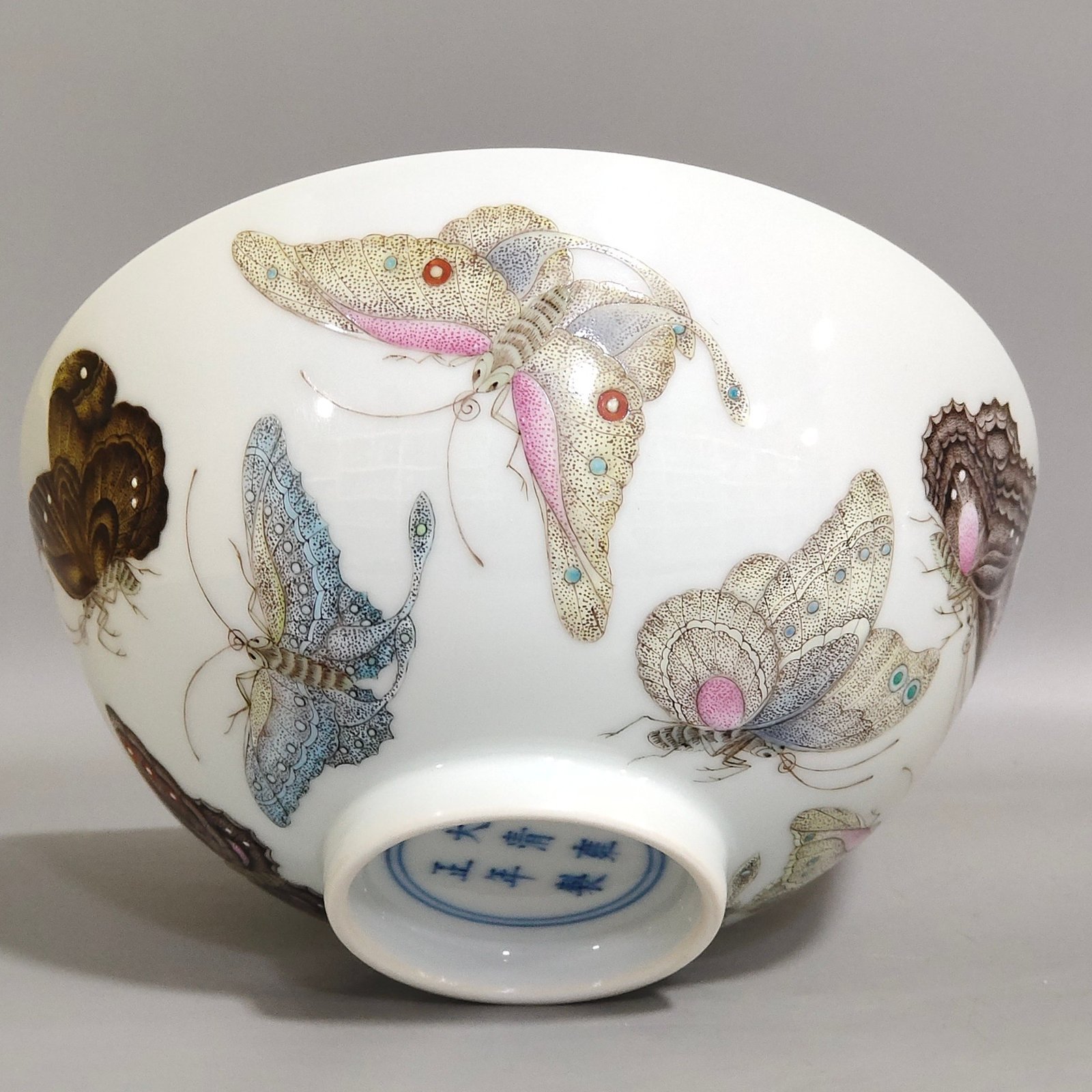 Qing Dynasty Yongzheng butterfly bowl