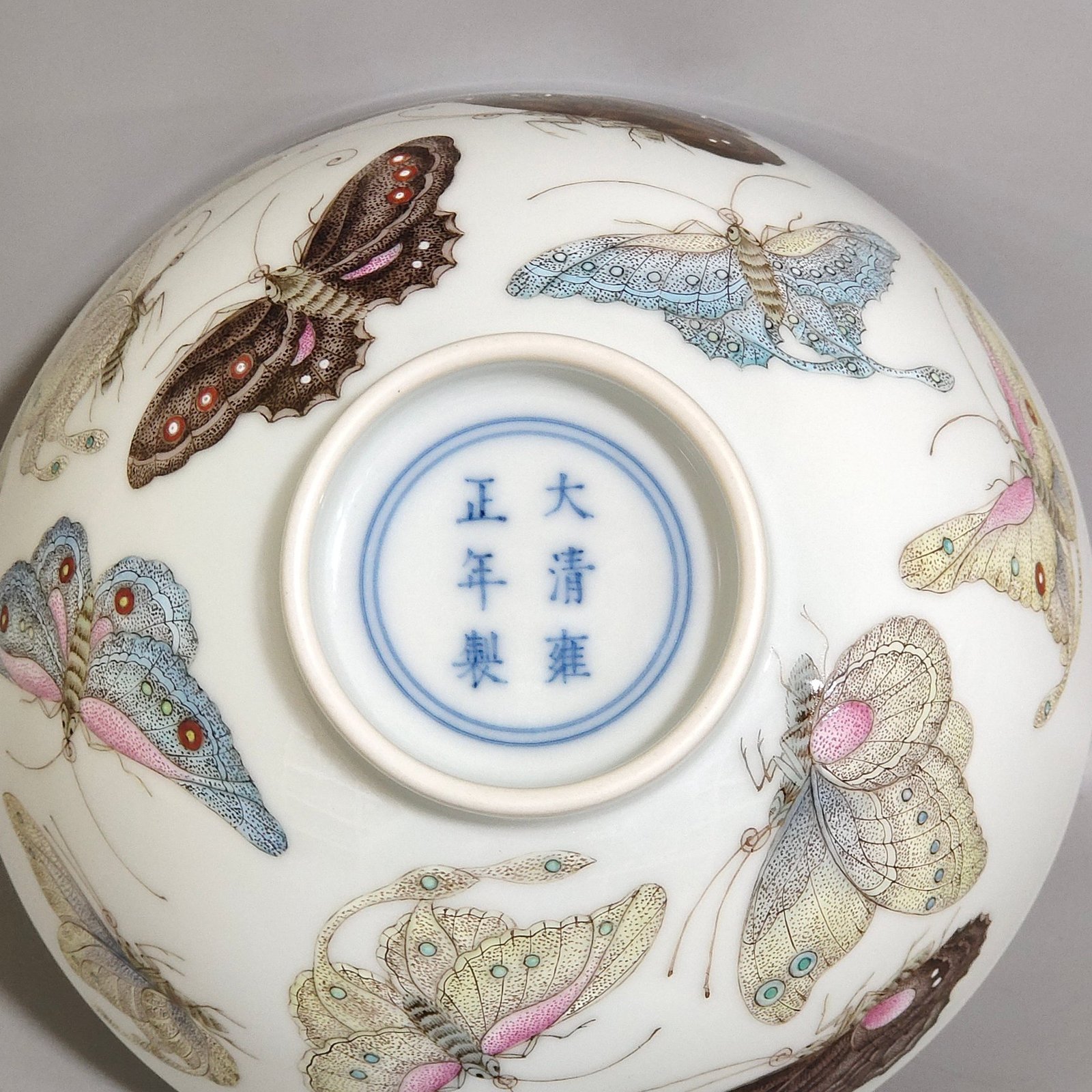 Qing Dynasty Yongzheng butterfly bowl