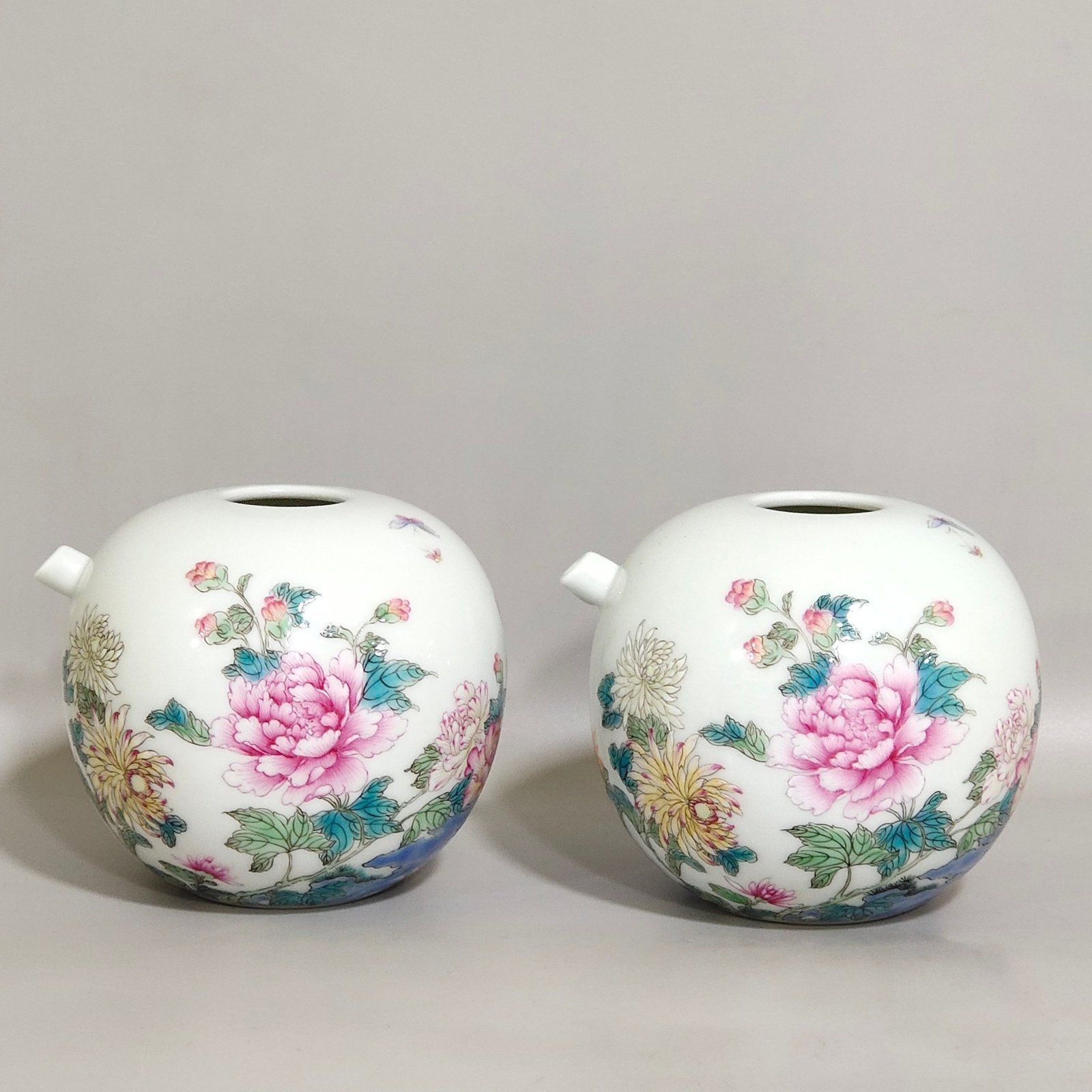 Qing Dynasty Yongzheng Butterfly flower water drop