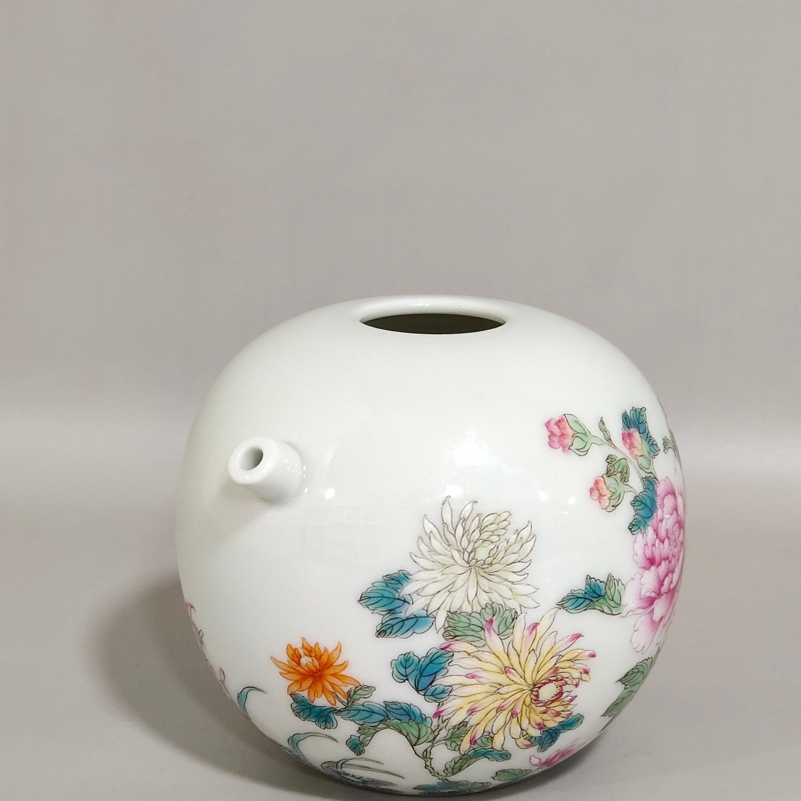Qing Dynasty Yongzheng Butterfly flower water drop