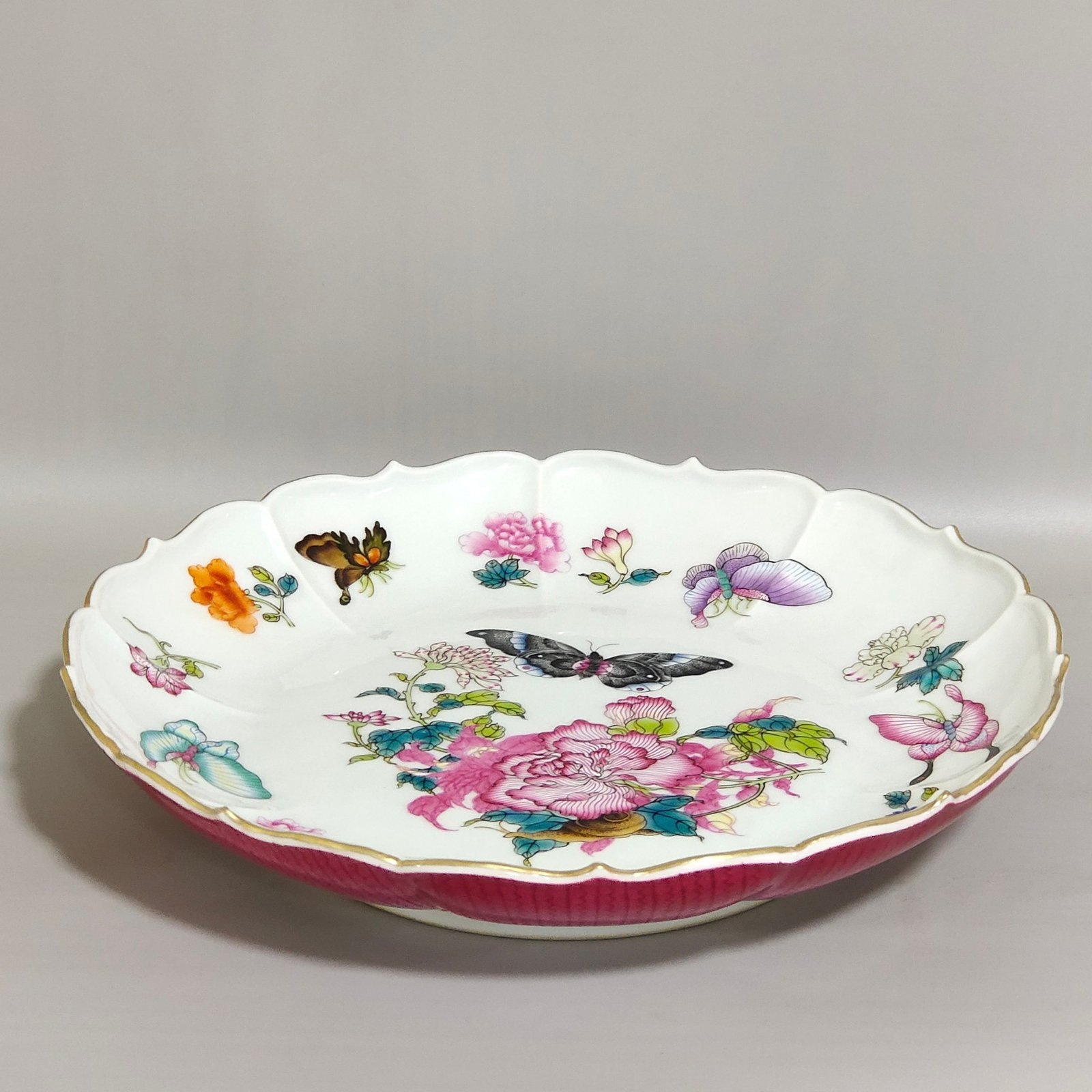 Qing Dynasty Yongzheng Butterfly Love Lotus Petal Plate