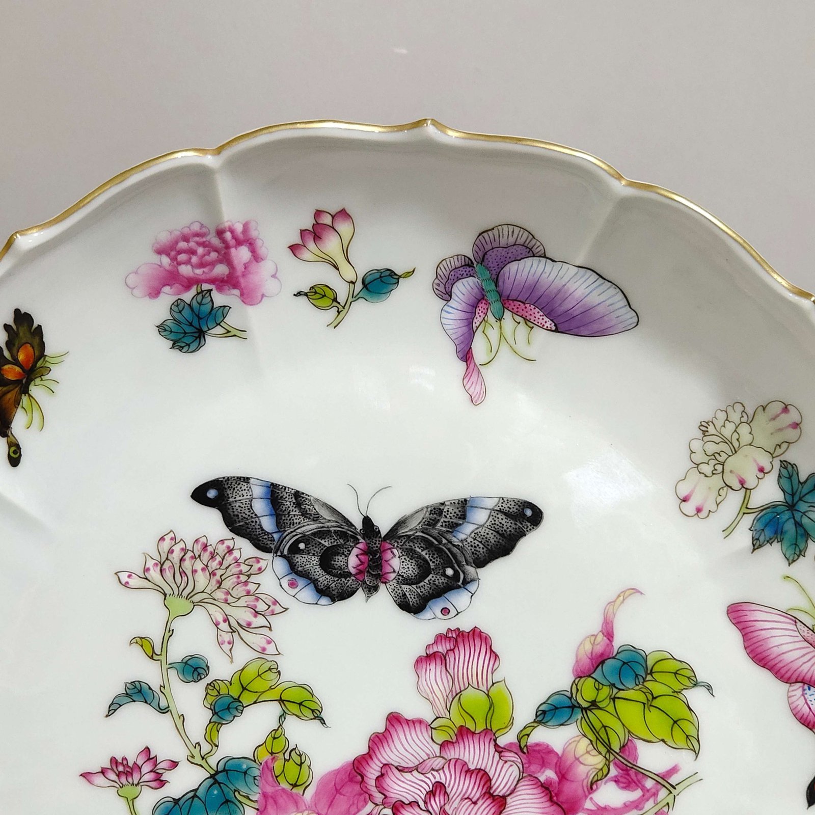 Qing Dynasty Yongzheng Butterfly Love Lotus Petal Plate