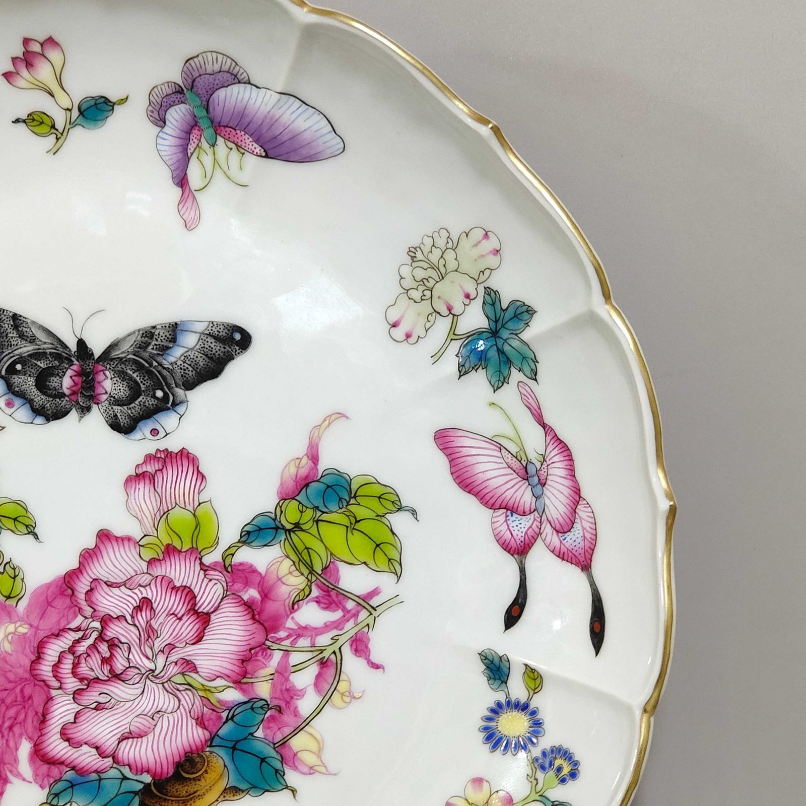 Qing Dynasty Yongzheng Butterfly Love Lotus Petal Plate