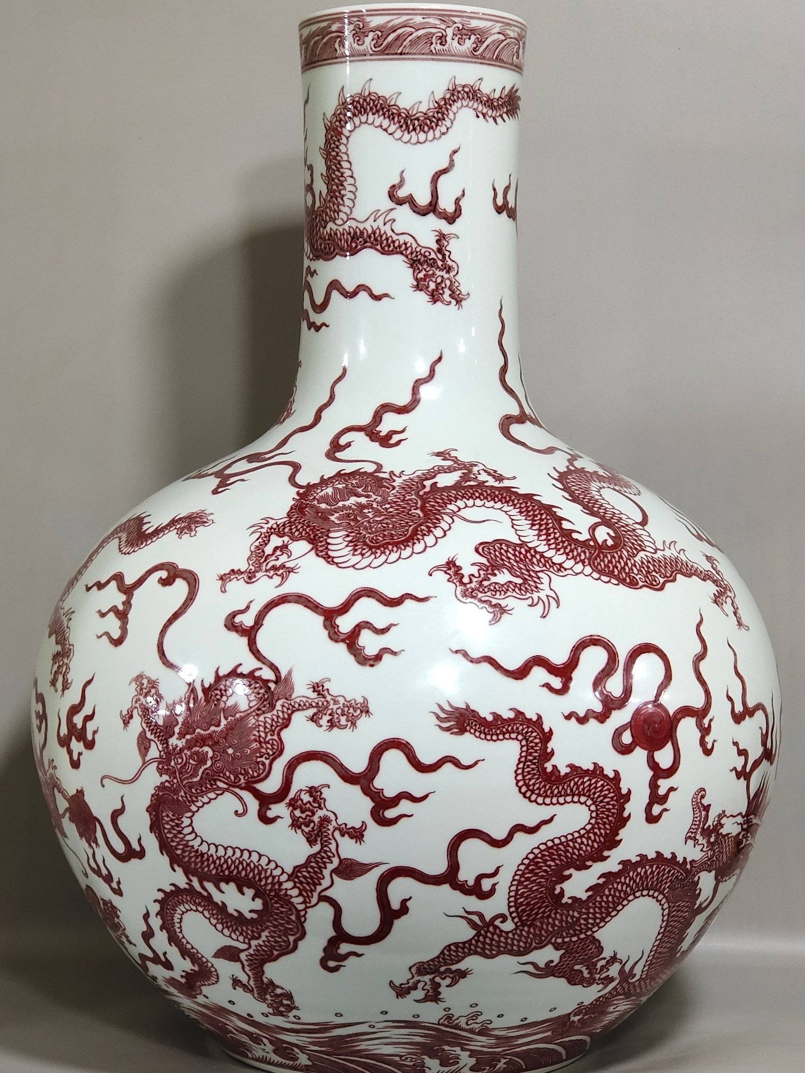 Qing Dynasty Yongzheng underglaze red nine-nine heavenly ball vase