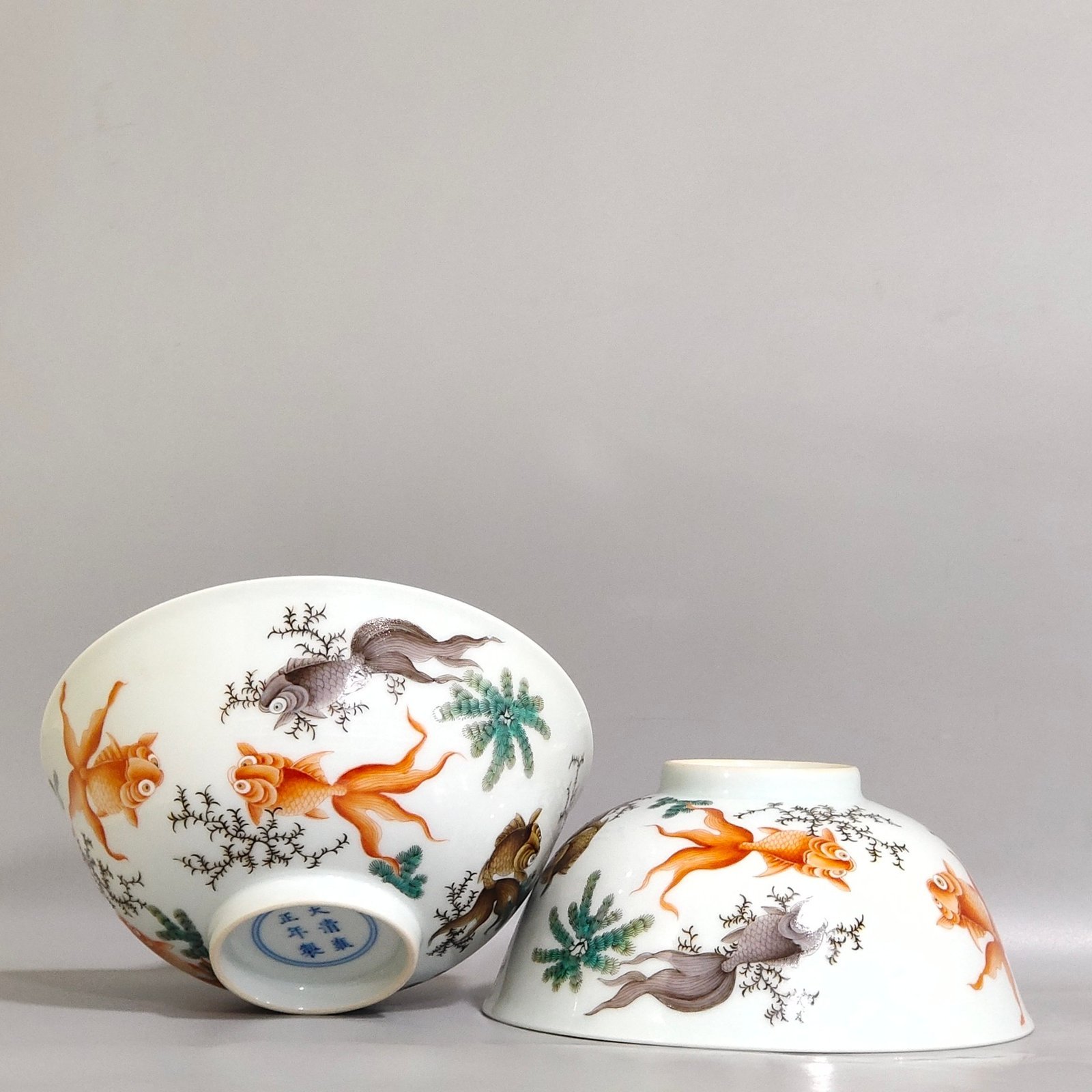 Qing Dynasty Yongzheng gold and jade bowl