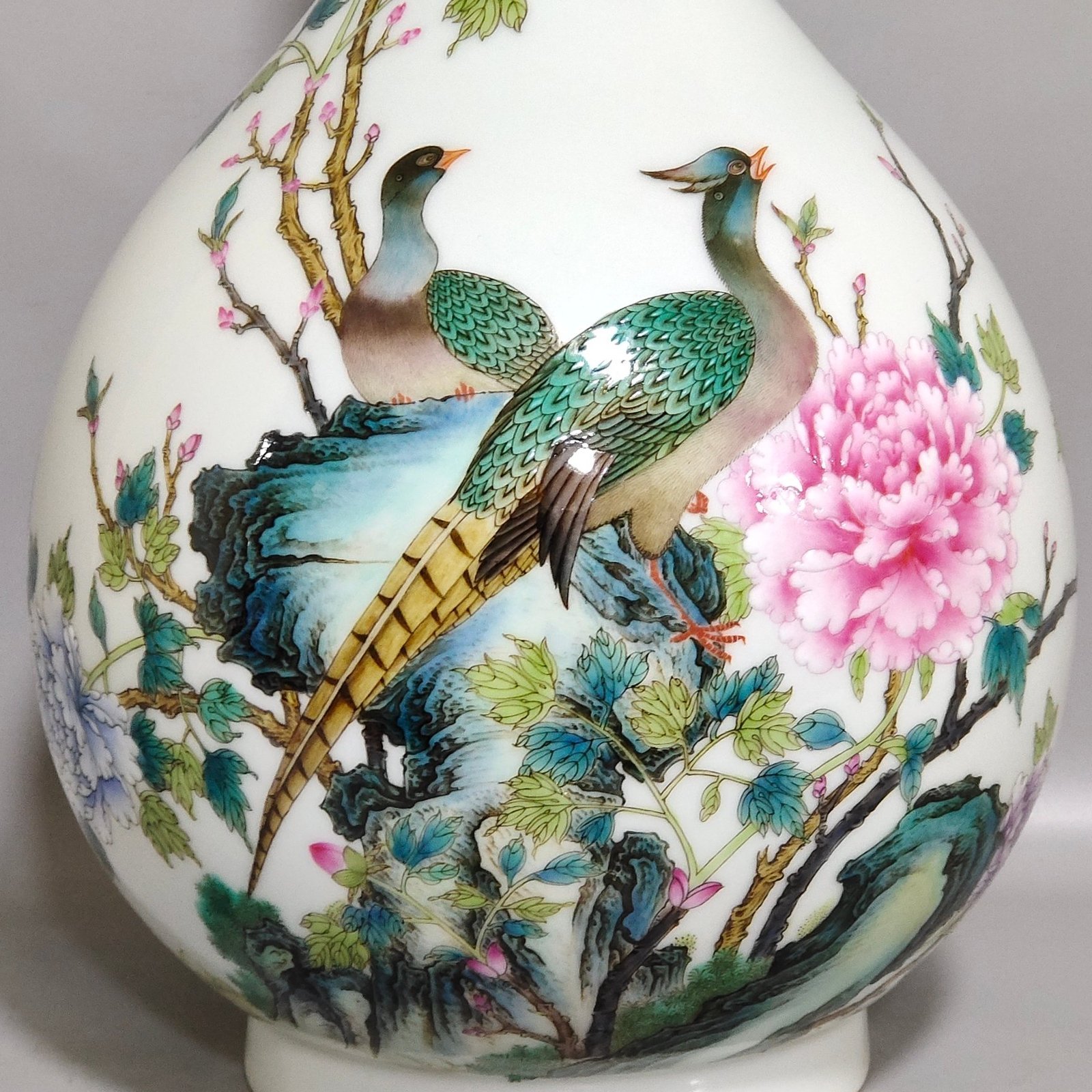 Qing Dynasty Yongzheng icing on the cake flask