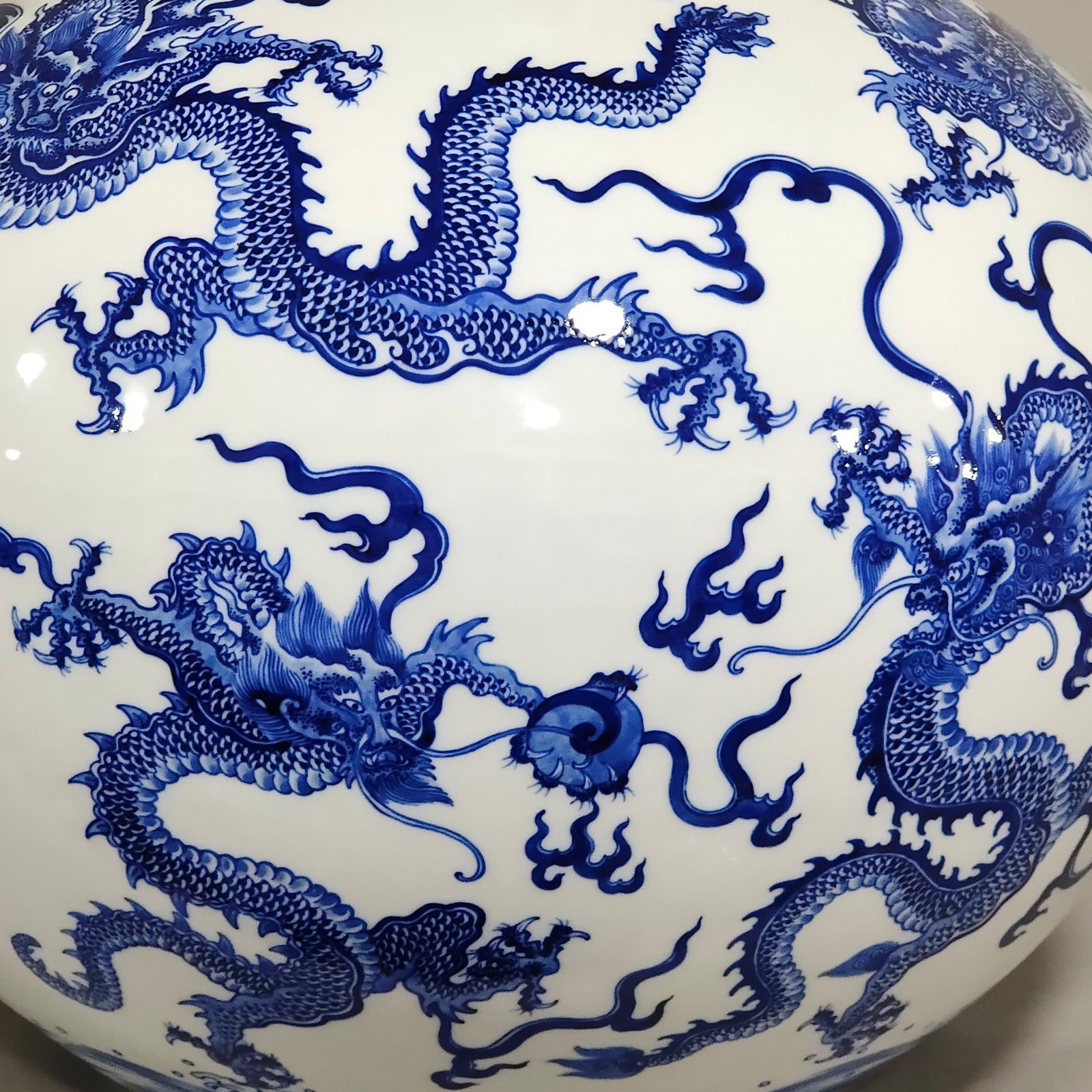 Qing Dynasty Yongzheng blue and white Kowloon Sea Map celestial vase