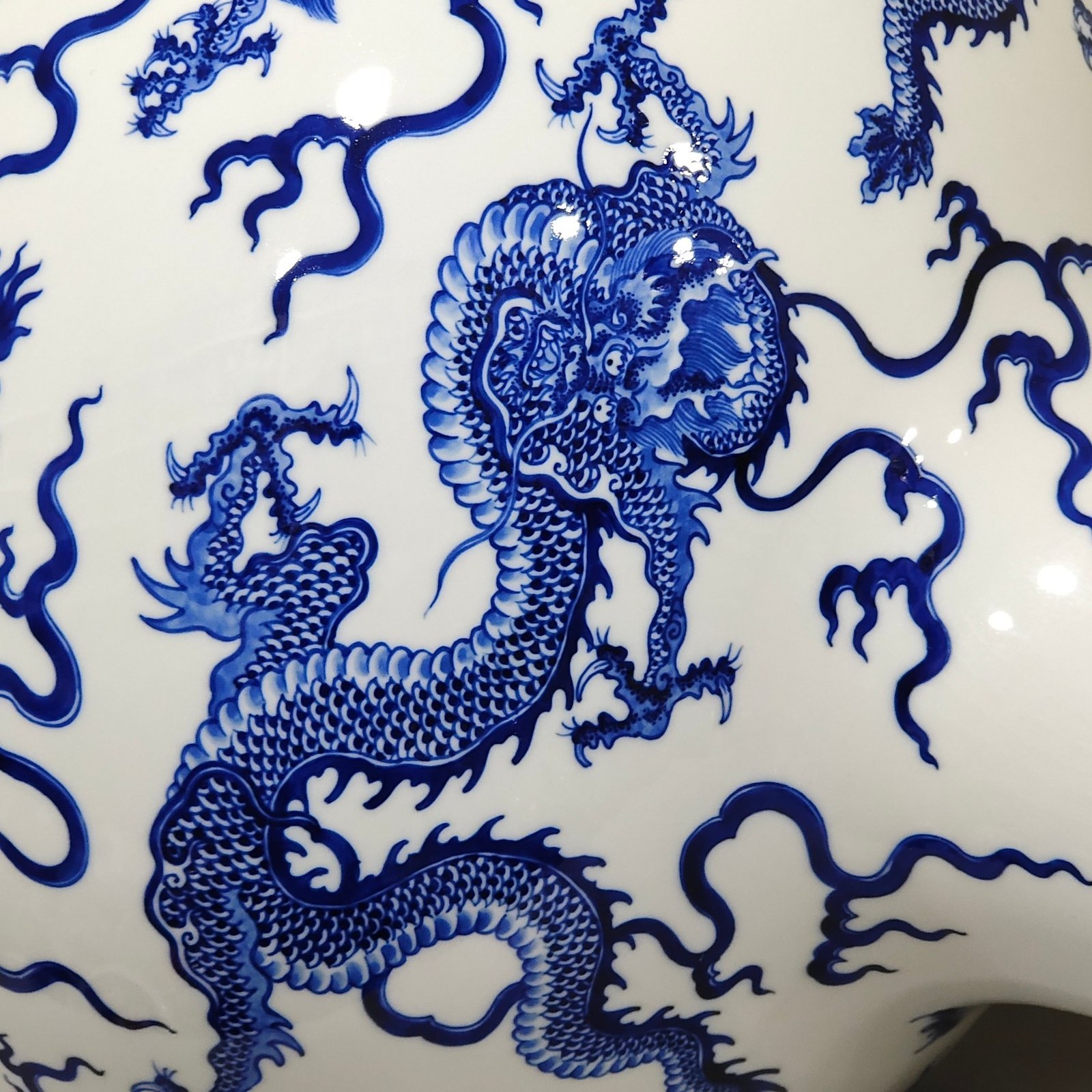 Qing Dynasty Yongzheng blue and white Kowloon Sea Map celestial vase