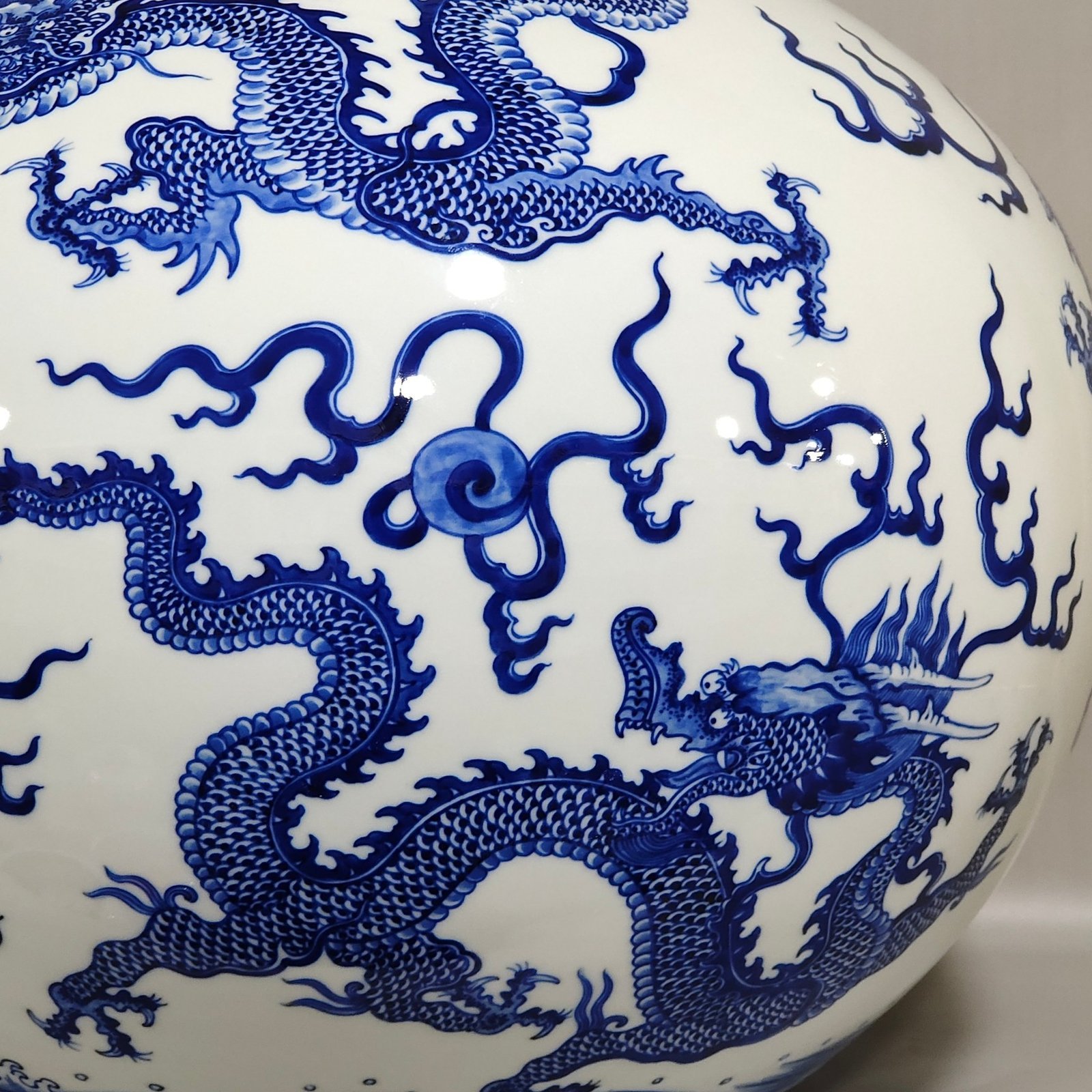 Qing Dynasty Yongzheng blue and white Kowloon Sea Map celestial vase