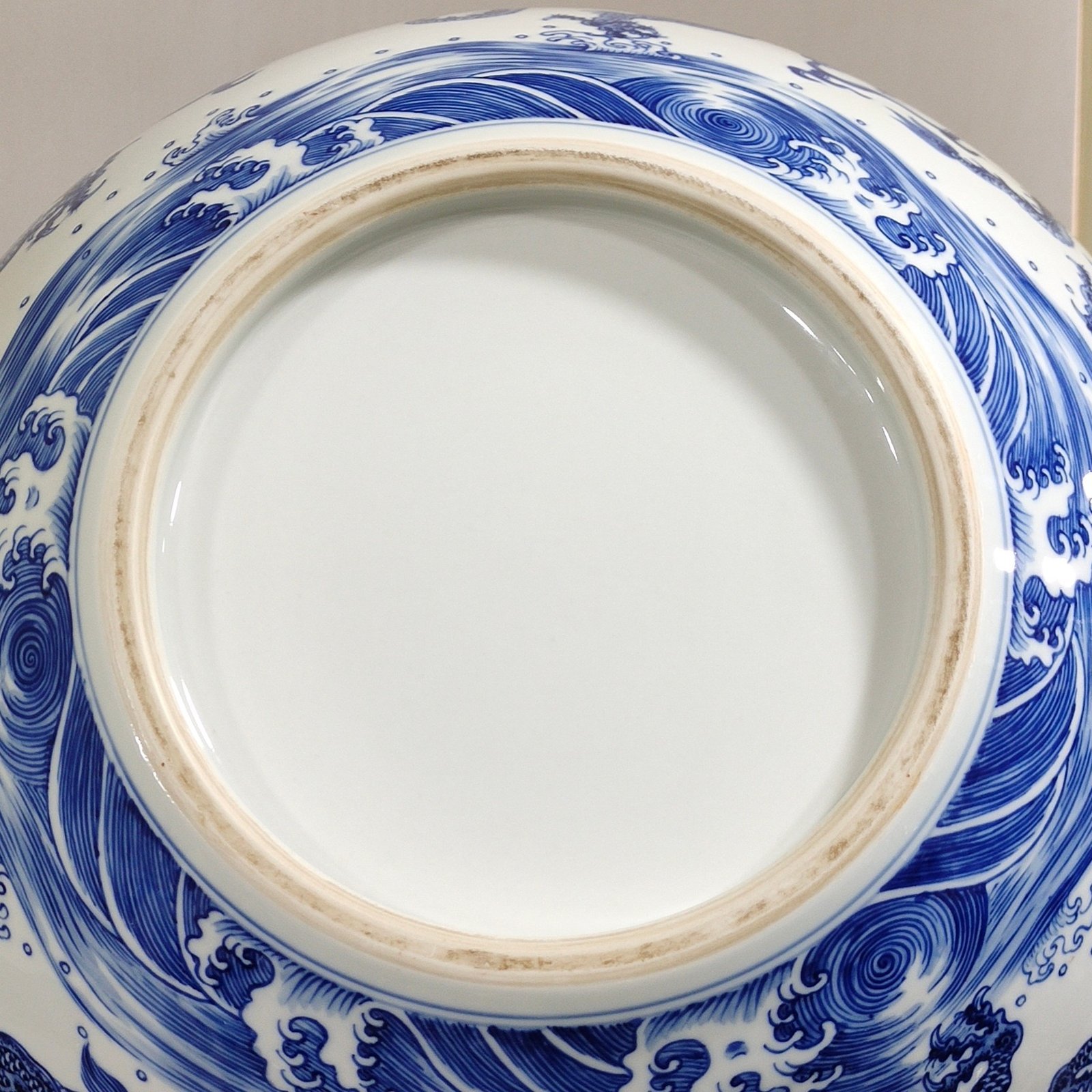 Qing Dynasty Yongzheng blue and white Kowloon Sea Map celestial vase