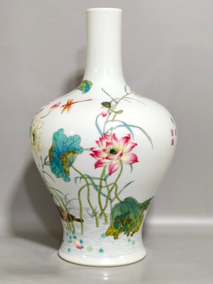 Qing Dynasty Yongzheng mandarin ducks playing in the water and lotus poems on the vase