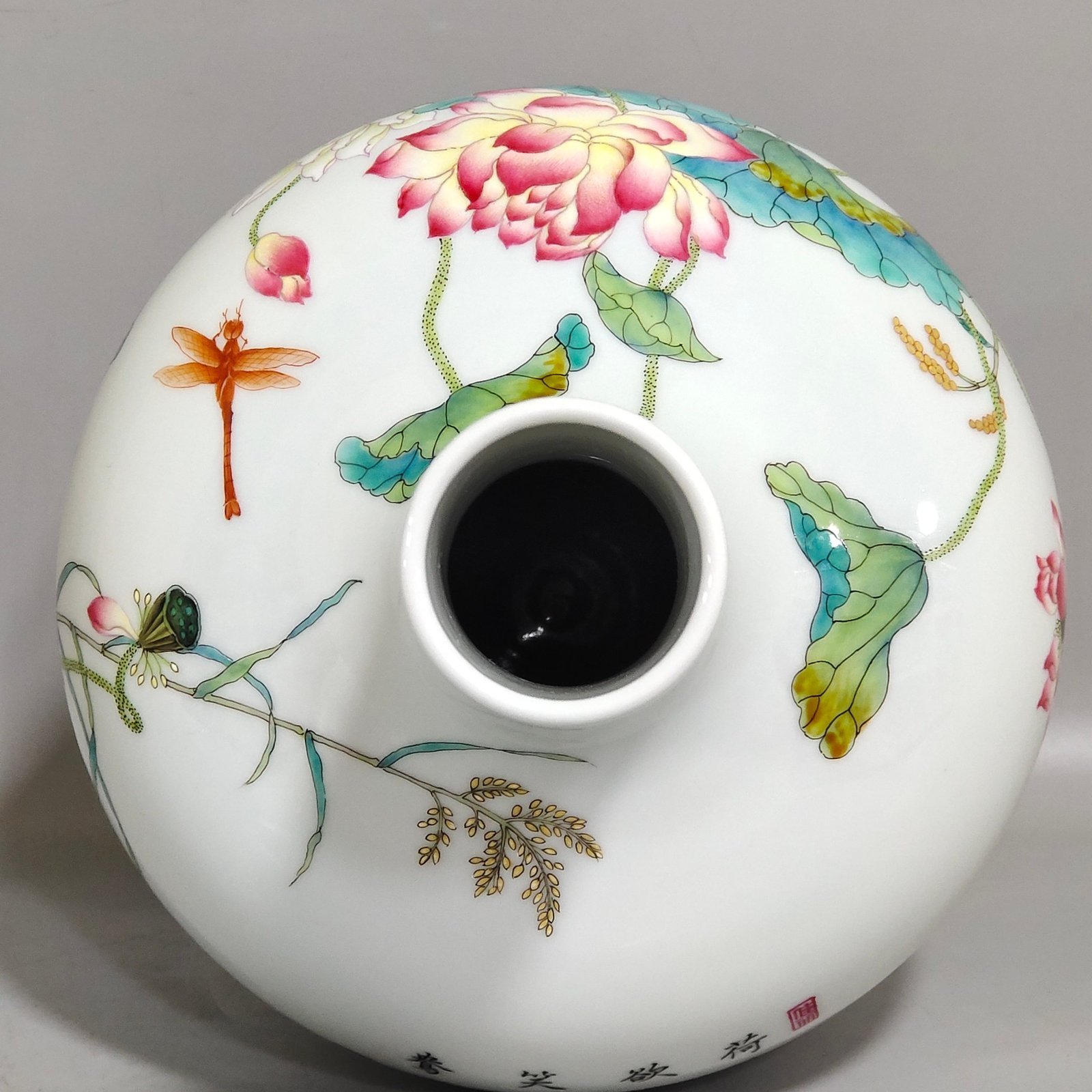 Qing Dynasty Yongzheng mandarin ducks playing in the water and lotus poems on the vase