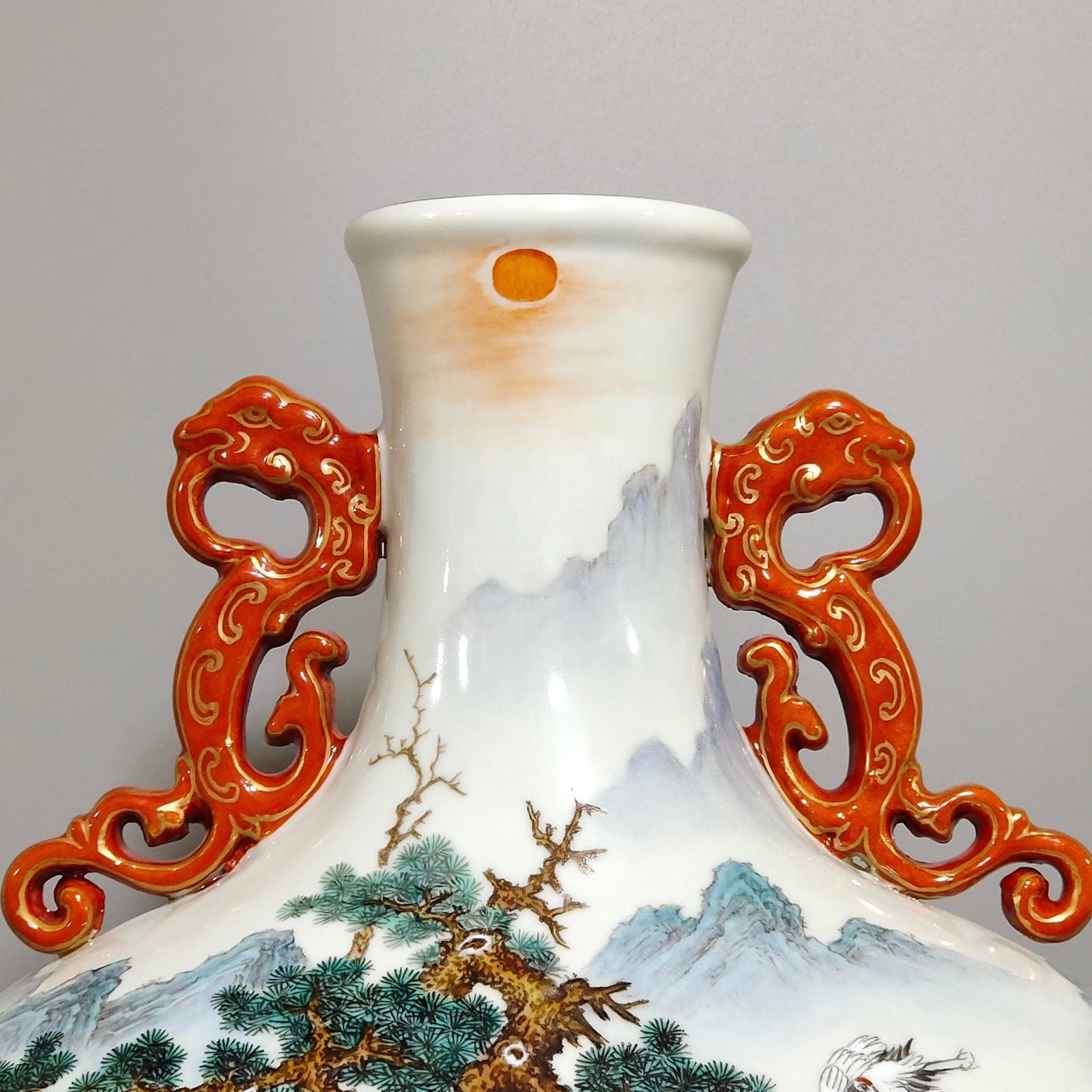 Qing Dynasty Yongzheng Deer and Crane Tongchun flat vase