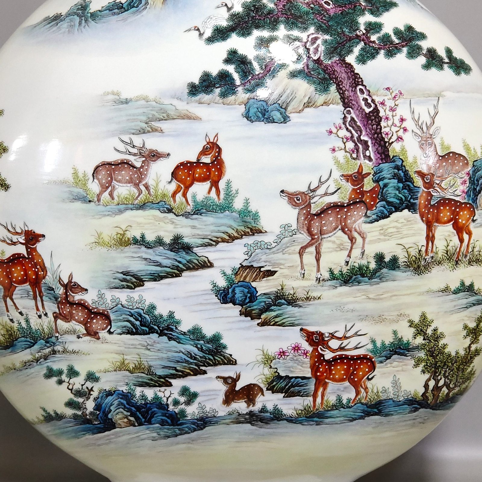 Qing Dynasty Yongzheng Deer and Crane Tongchun flat vase