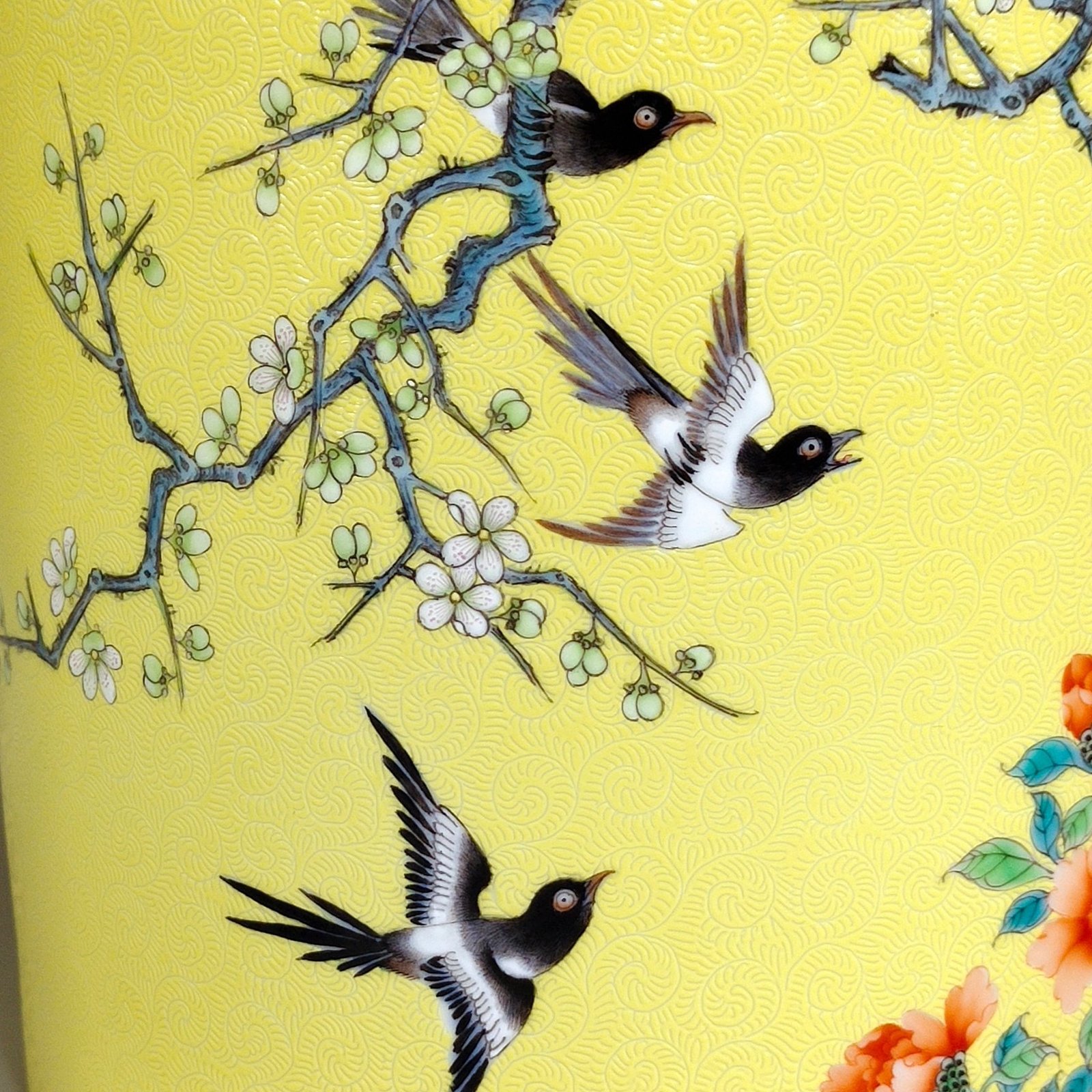 Qing Dynasty Yongzheng yellow-glazed flower-painted pen holder with poems inscribed on brows