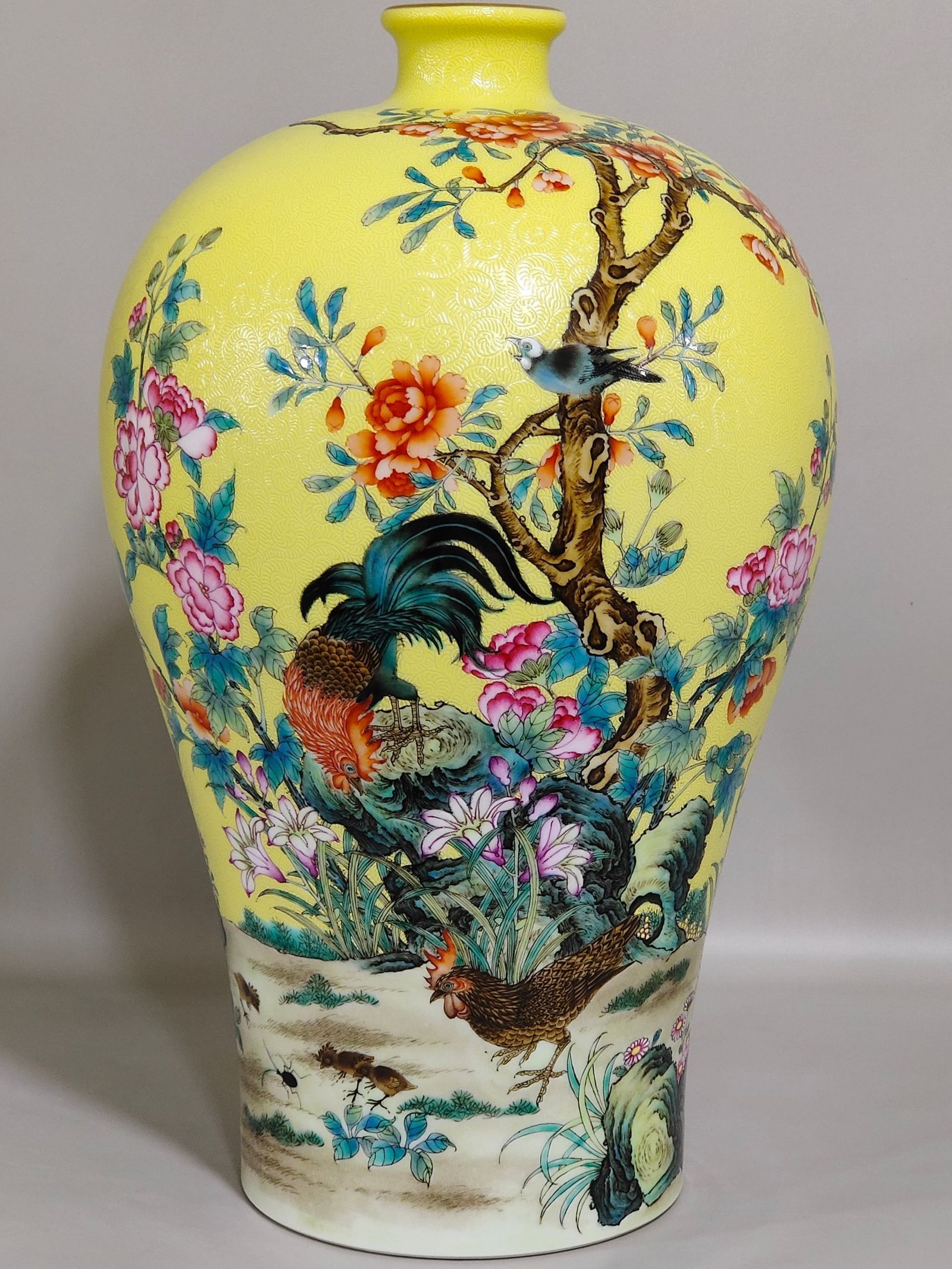 Qing Dynasty Yongzheng yellow glaze peeled flower vase with poems