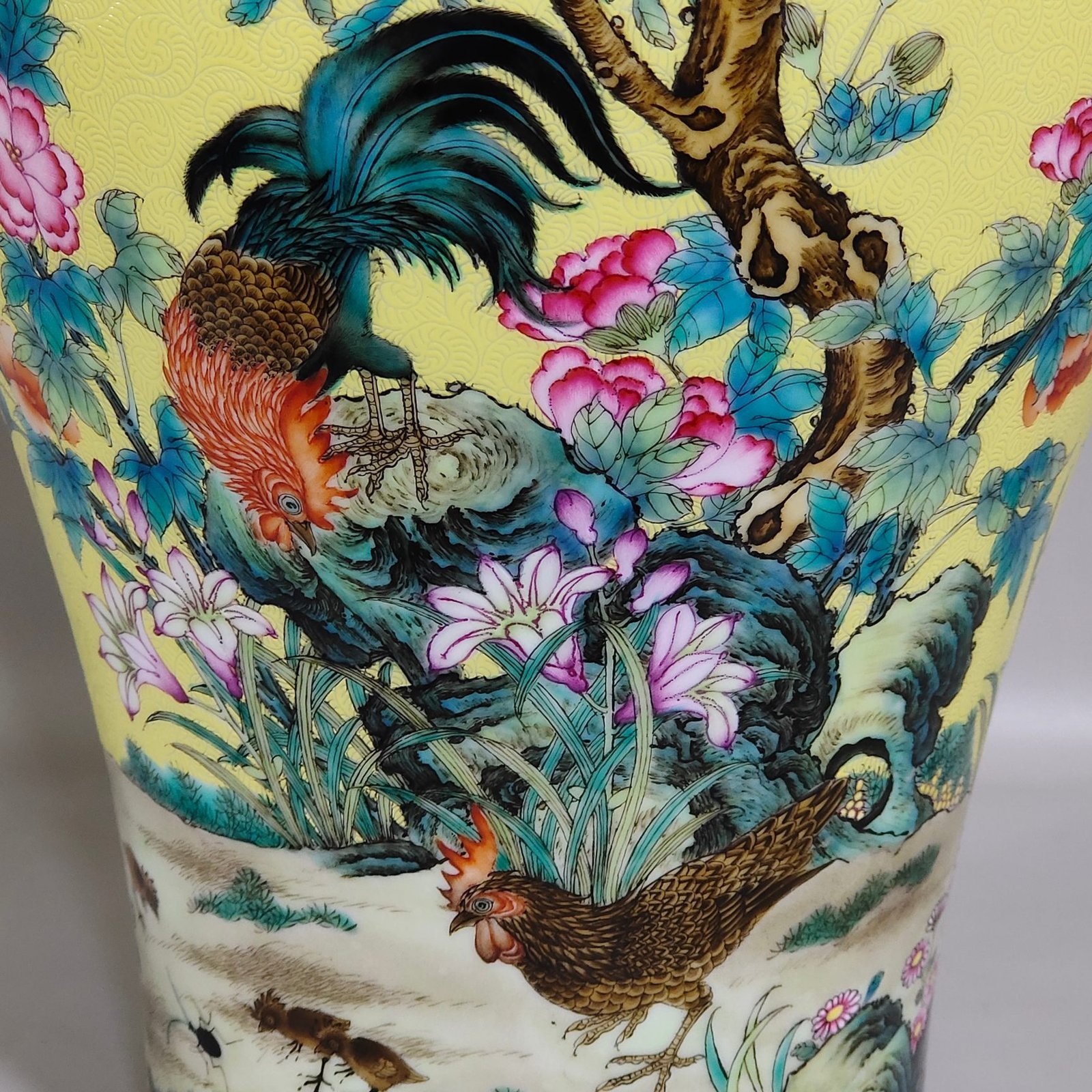 Qing Dynasty Yongzheng yellow glaze peeled flower vase with poems