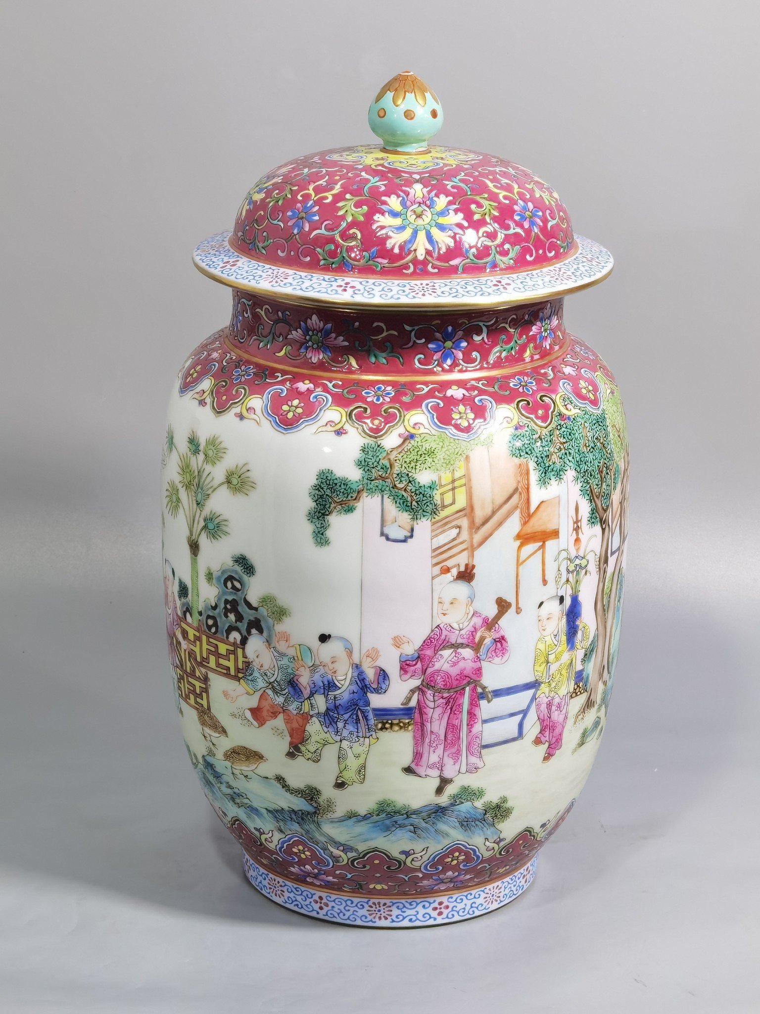 Qing Dynasty Jiaqing rouge ground pastel baby playing picture lid jar