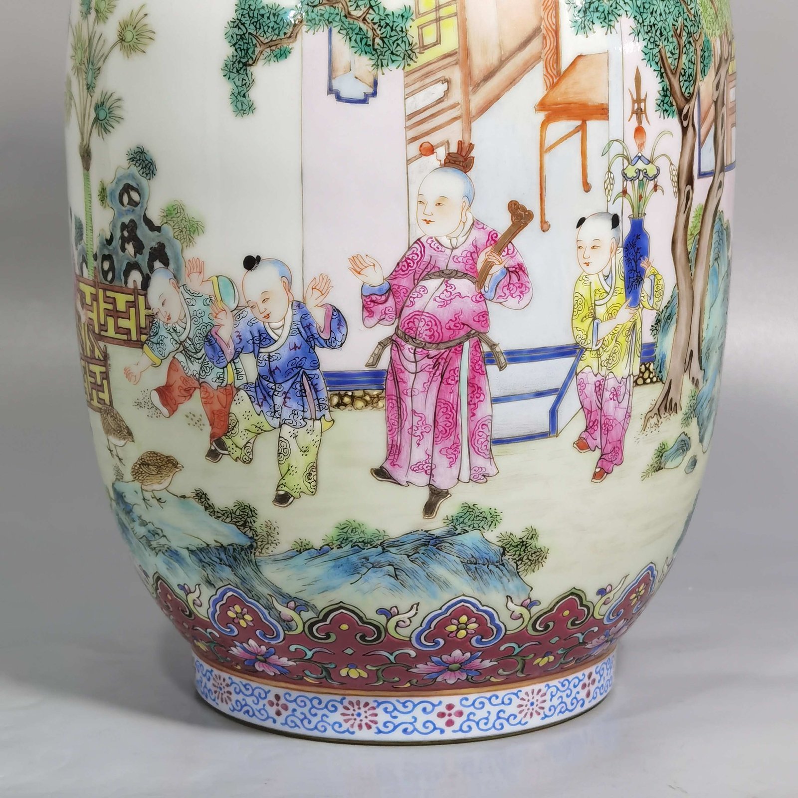 Qing Dynasty Jiaqing rouge ground pastel baby playing picture lid jar