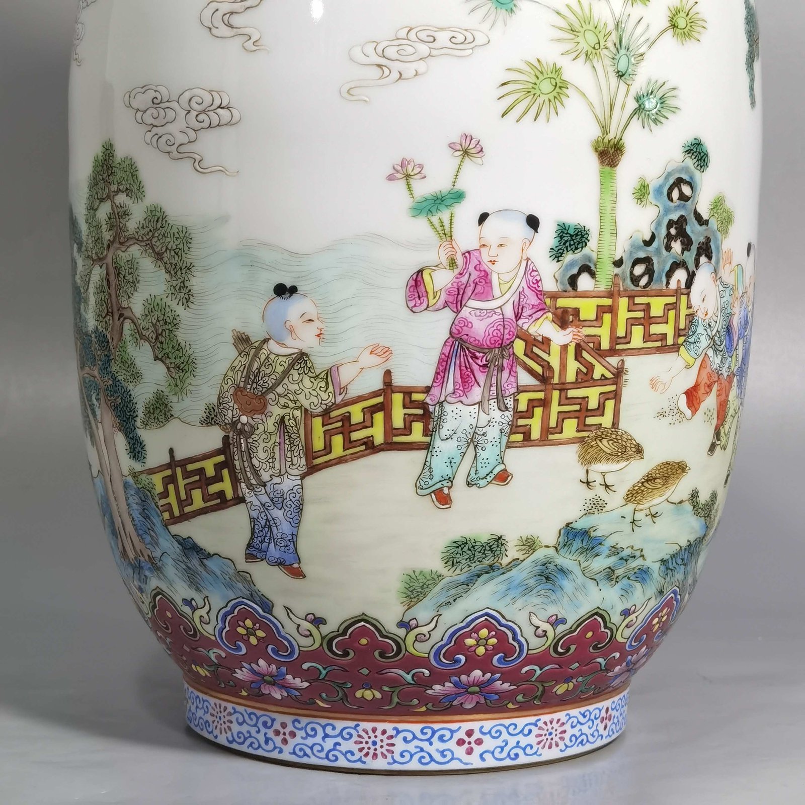 Qing Dynasty Jiaqing rouge ground pastel baby playing picture lid jar